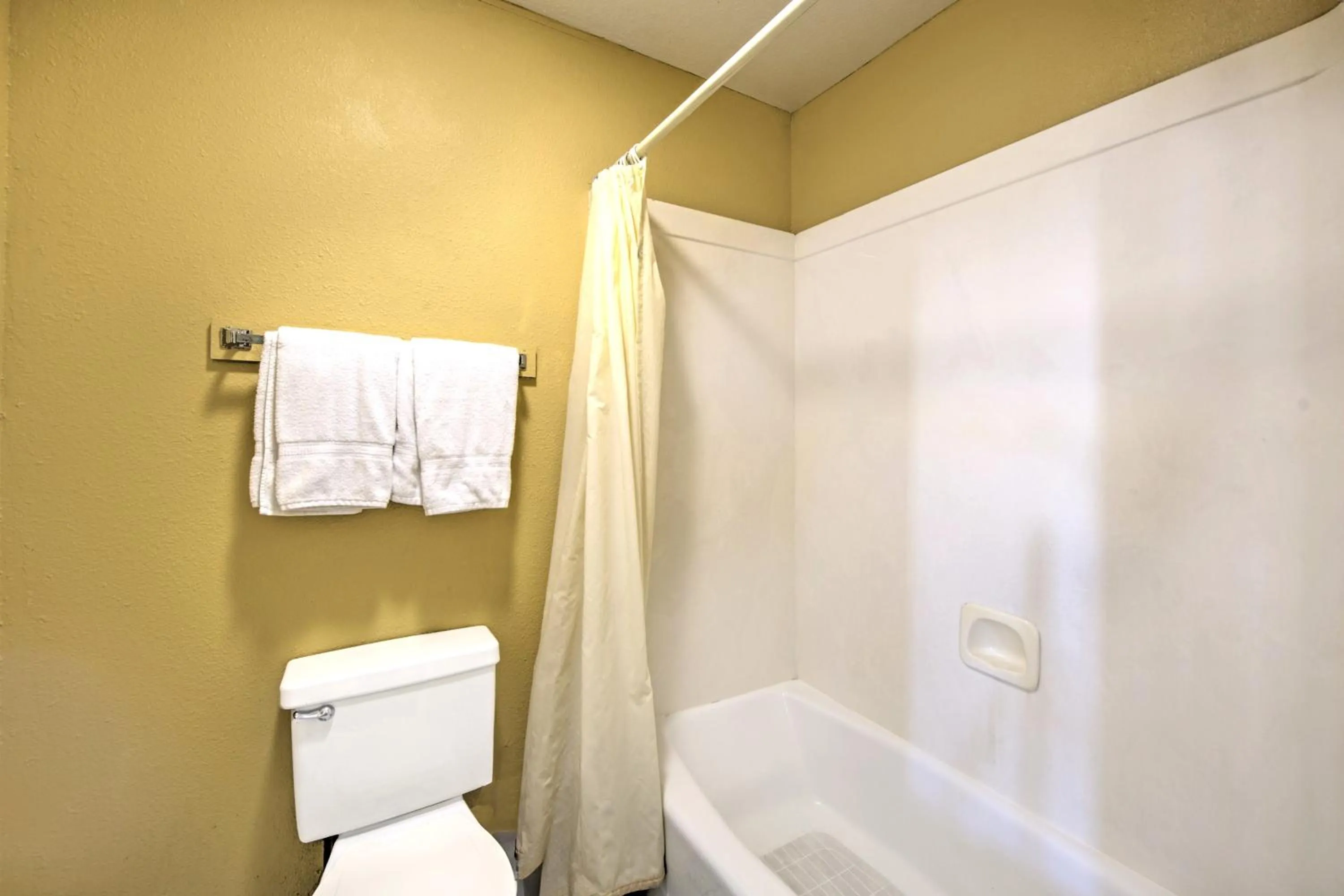 Bathroom in Heights Inn by Townhouse Harker Heights Killeen