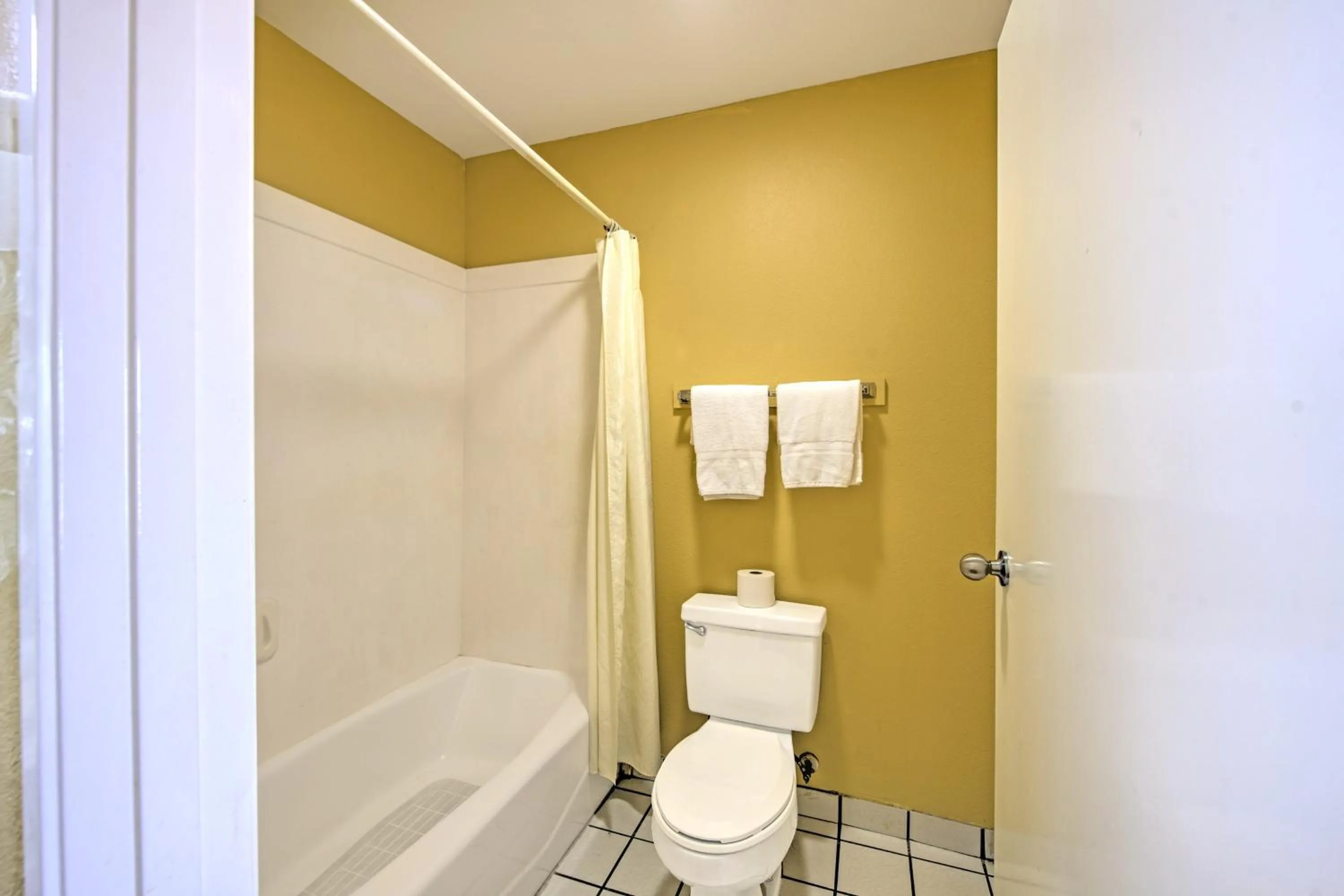 Bathroom in Heights Inn by Townhouse Harker Heights Killeen