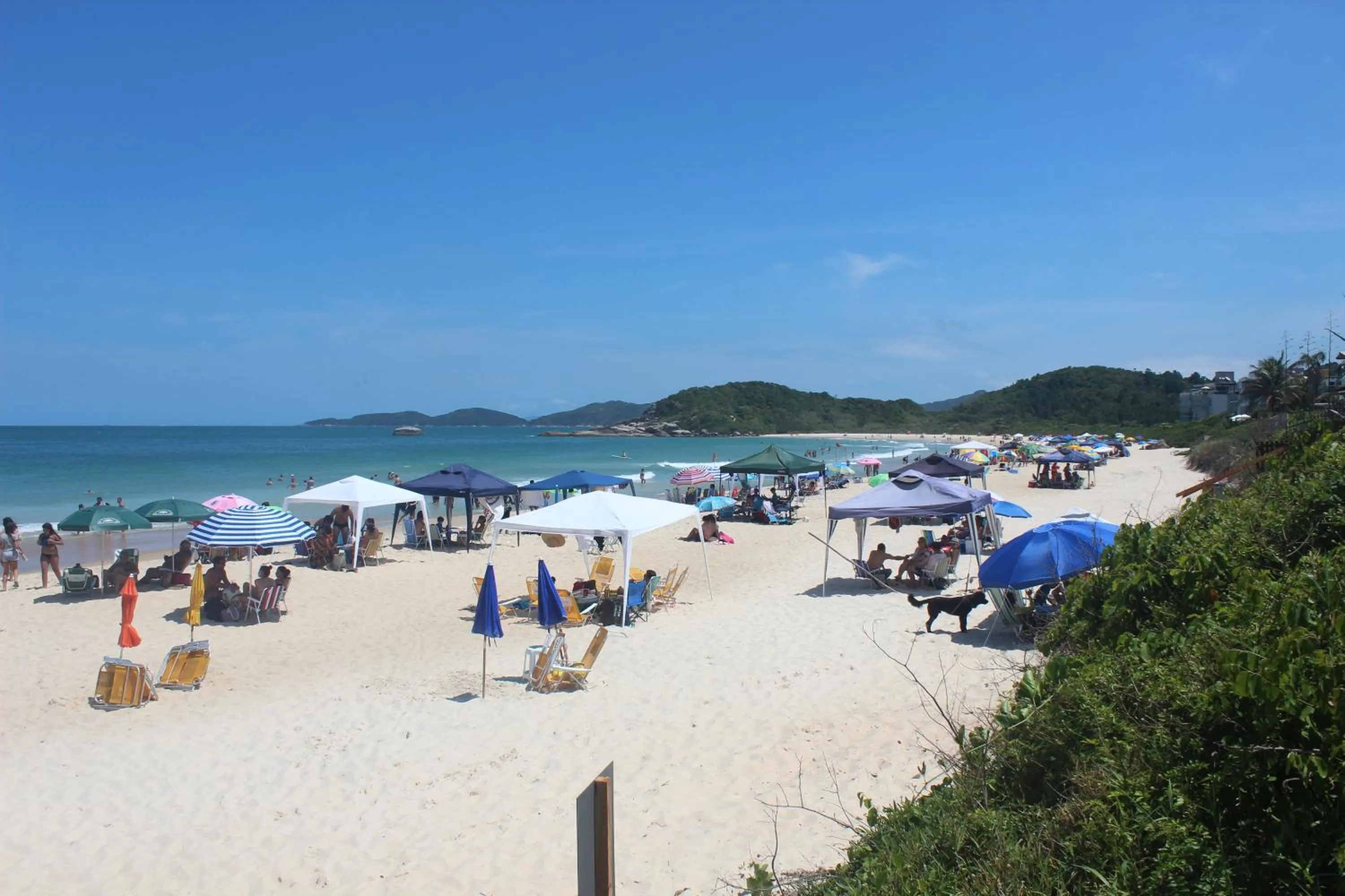 People in Hotel Bela Onda