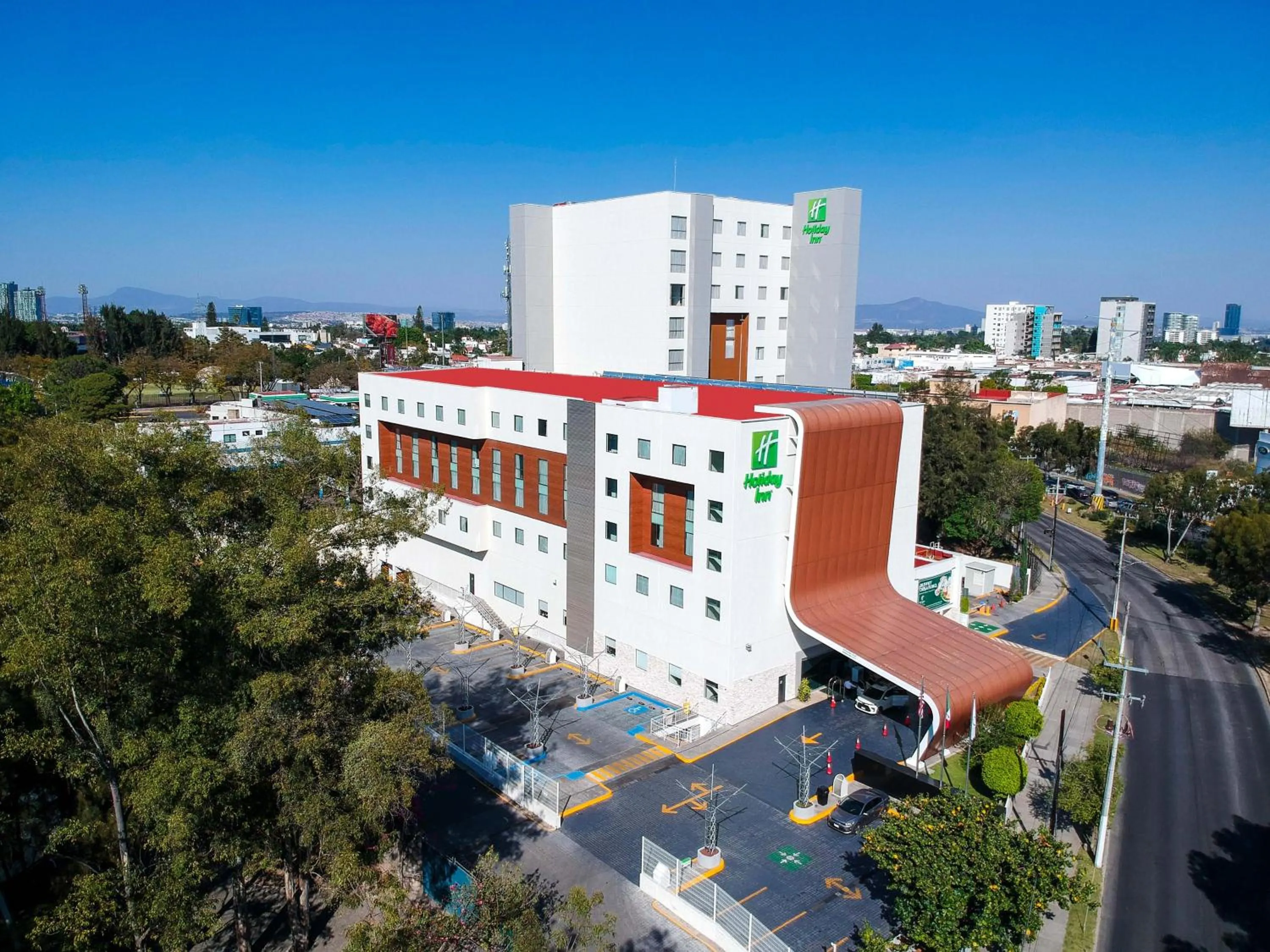 Property building in Holiday Inn Guadalajara Patria-Universidad by IHG
