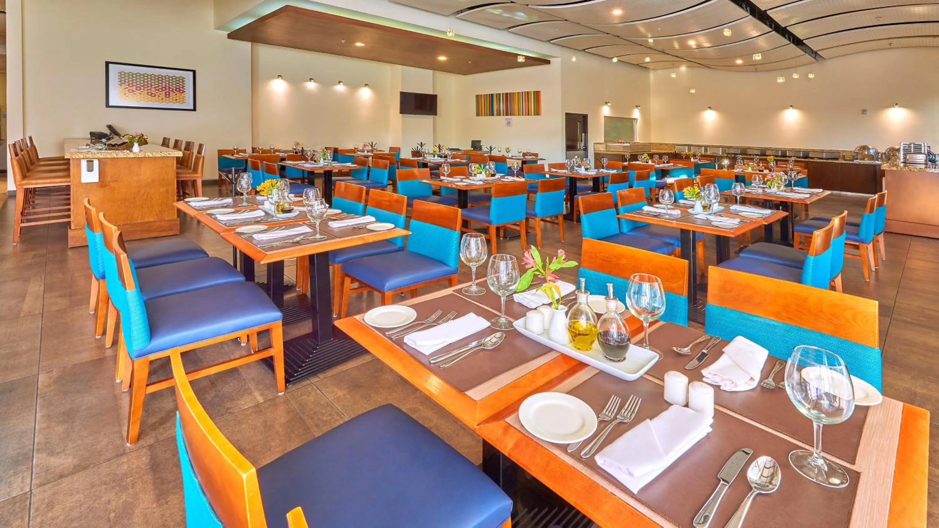 Restaurant/places to eat in Holiday Inn Guadalajara Patria-Universidad by IHG