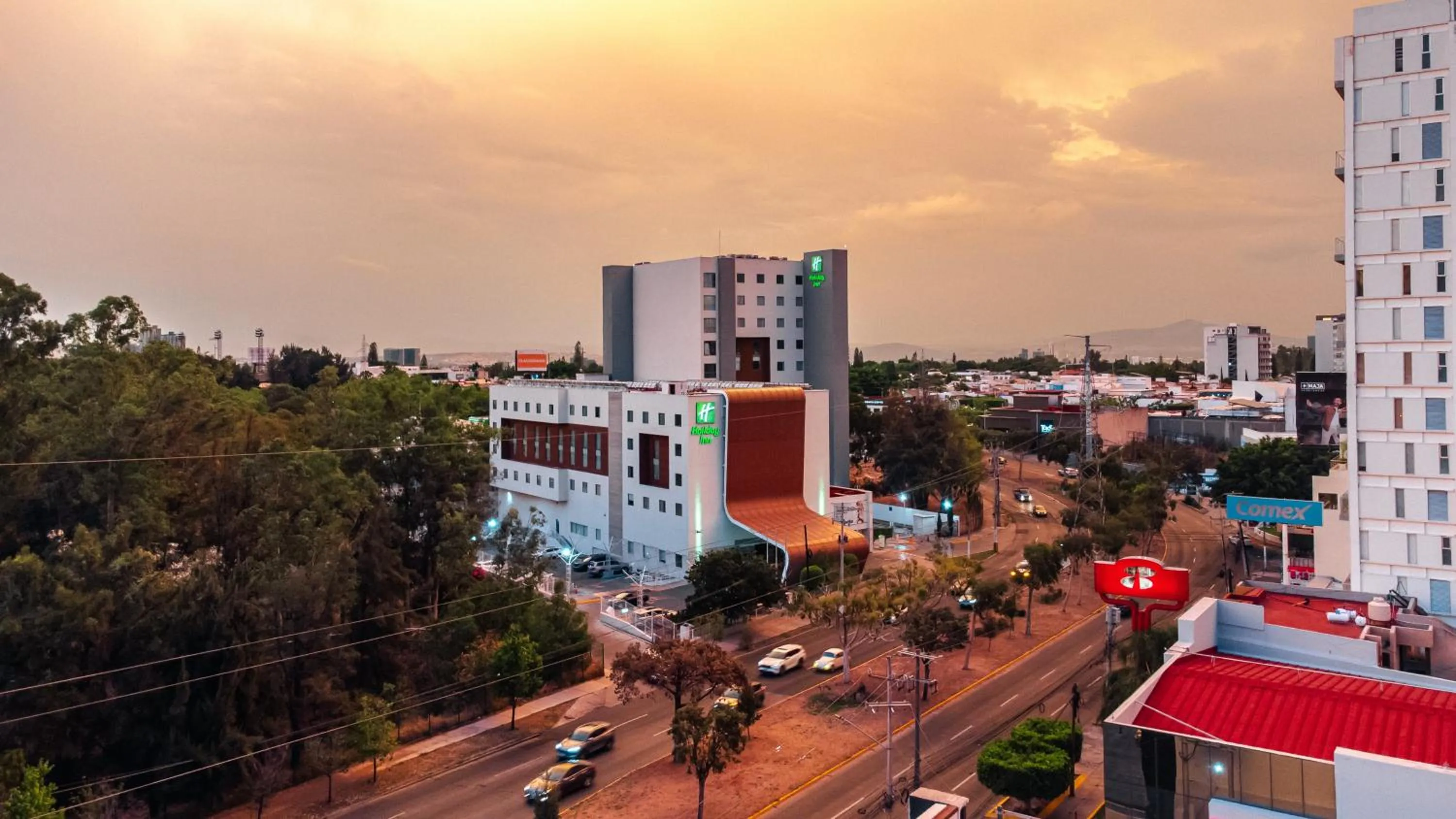 Property building in Holiday Inn Guadalajara Patria-Universidad by IHG