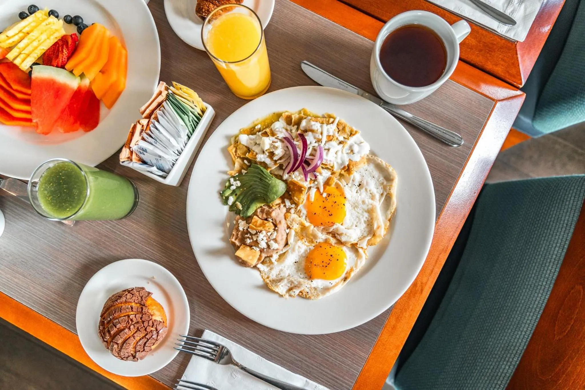 Restaurant/places to eat in Holiday Inn Guadalajara Patria-Universidad by IHG