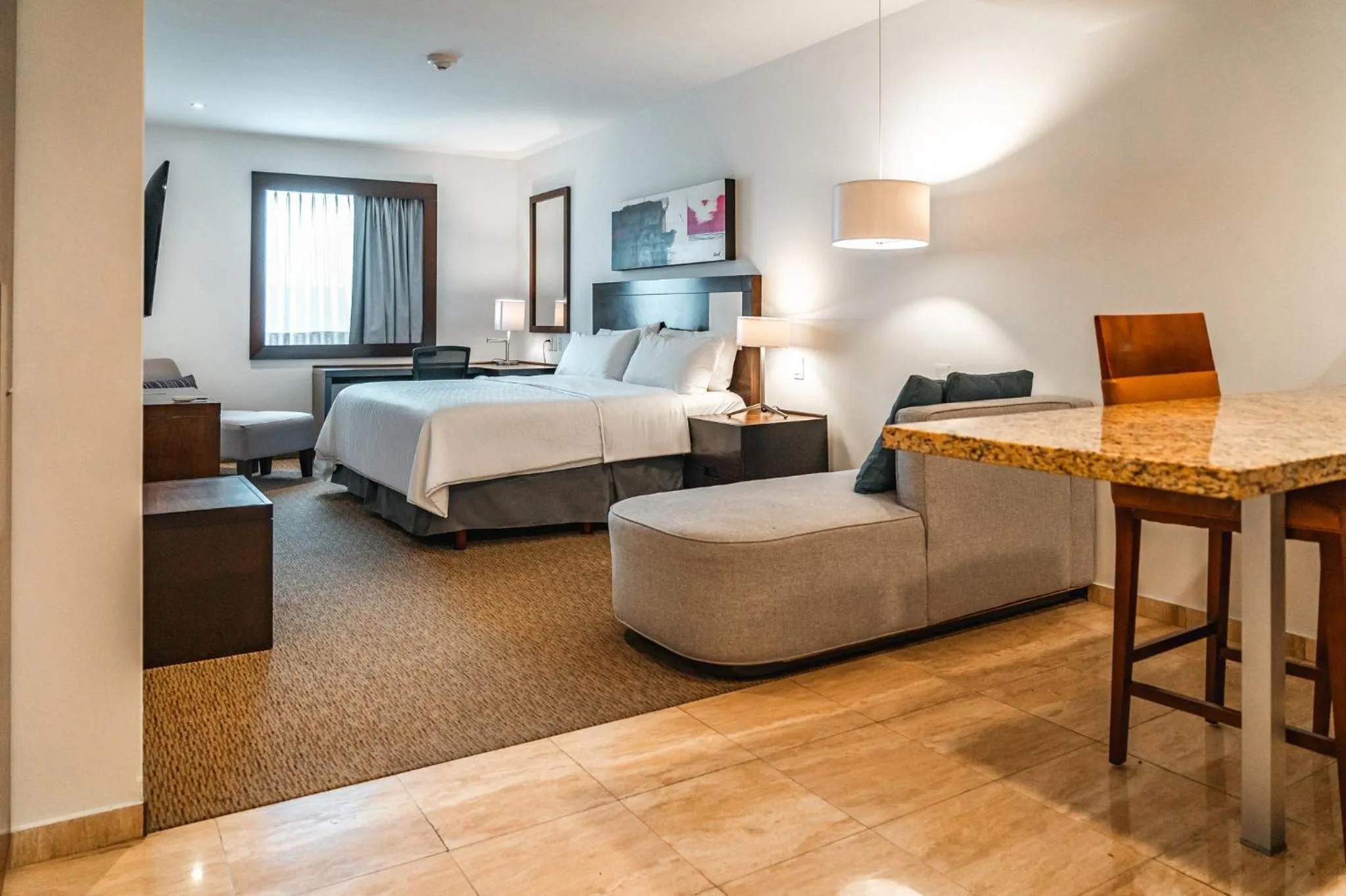 Photo of the whole room, Bed in Holiday Inn Guadalajara Patria-Universidad by IHG