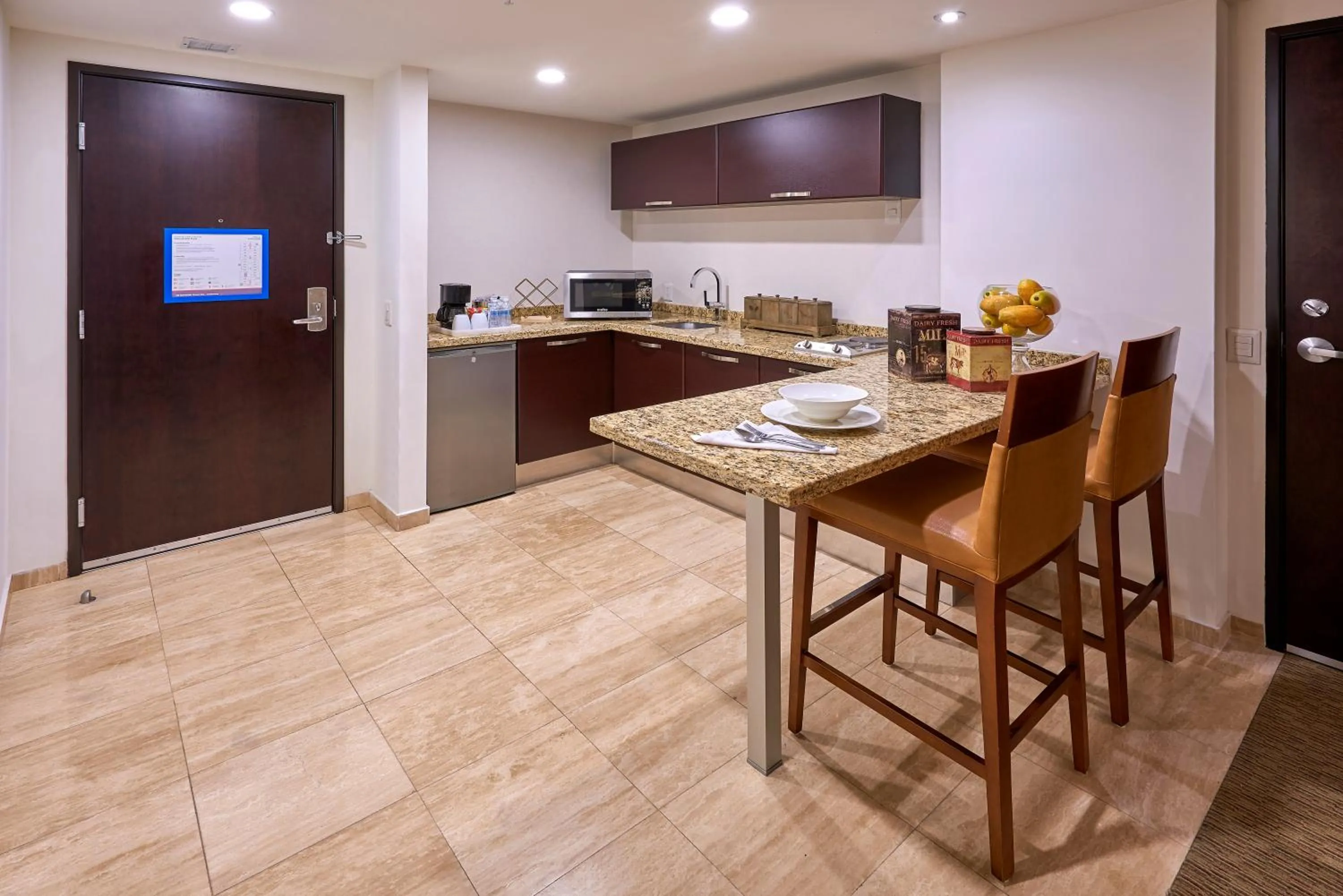 Kitchen or kitchenette in Holiday Inn Guadalajara Patria-Universidad by IHG