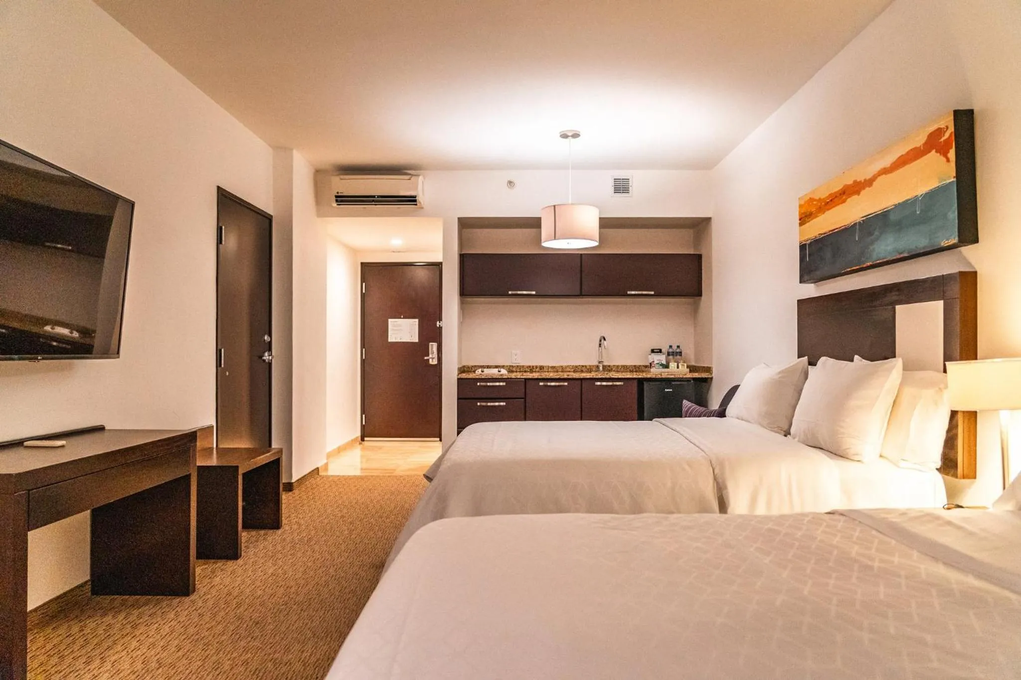 Photo of the whole room, Bed in Holiday Inn Guadalajara Patria-Universidad by IHG