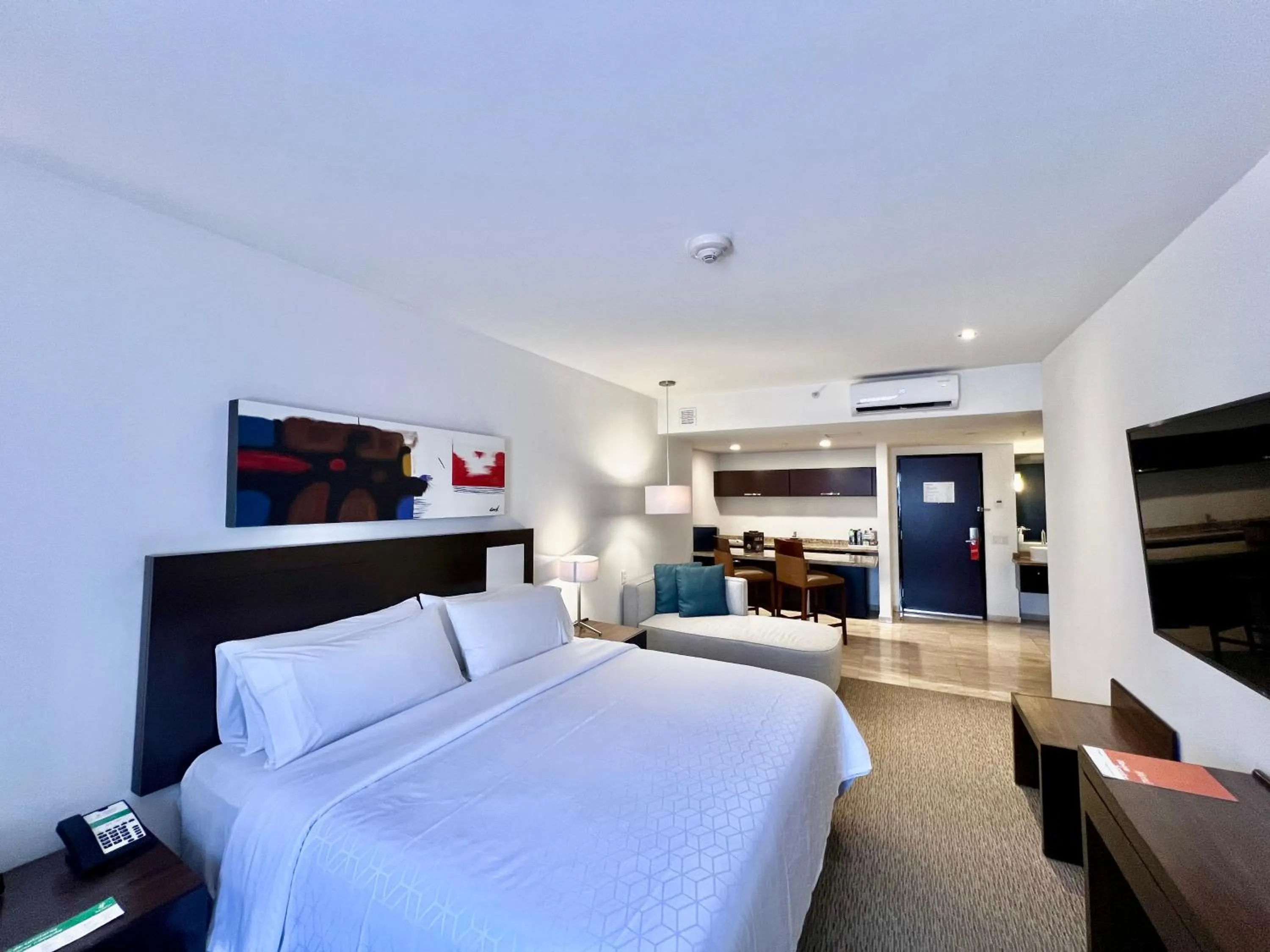 Bedroom, Bed in Holiday Inn Guadalajara Patria-Universidad by IHG