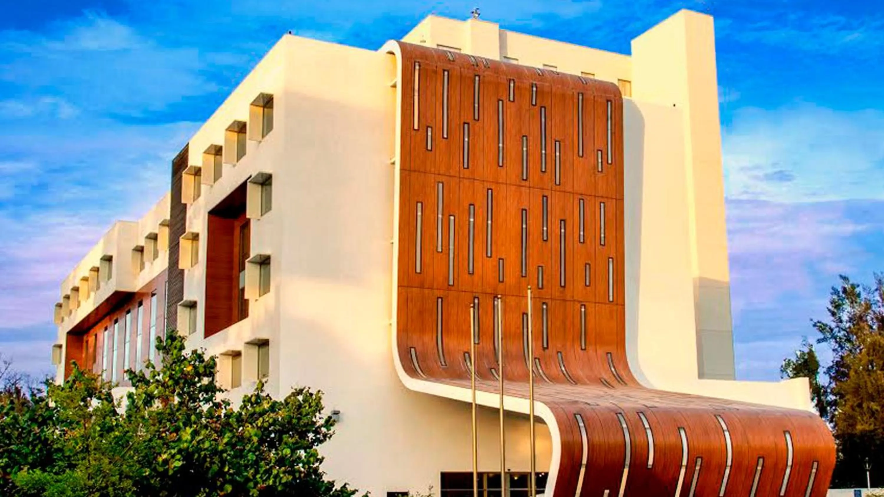 Property building in Holiday Inn Guadalajara Patria-Universidad by IHG