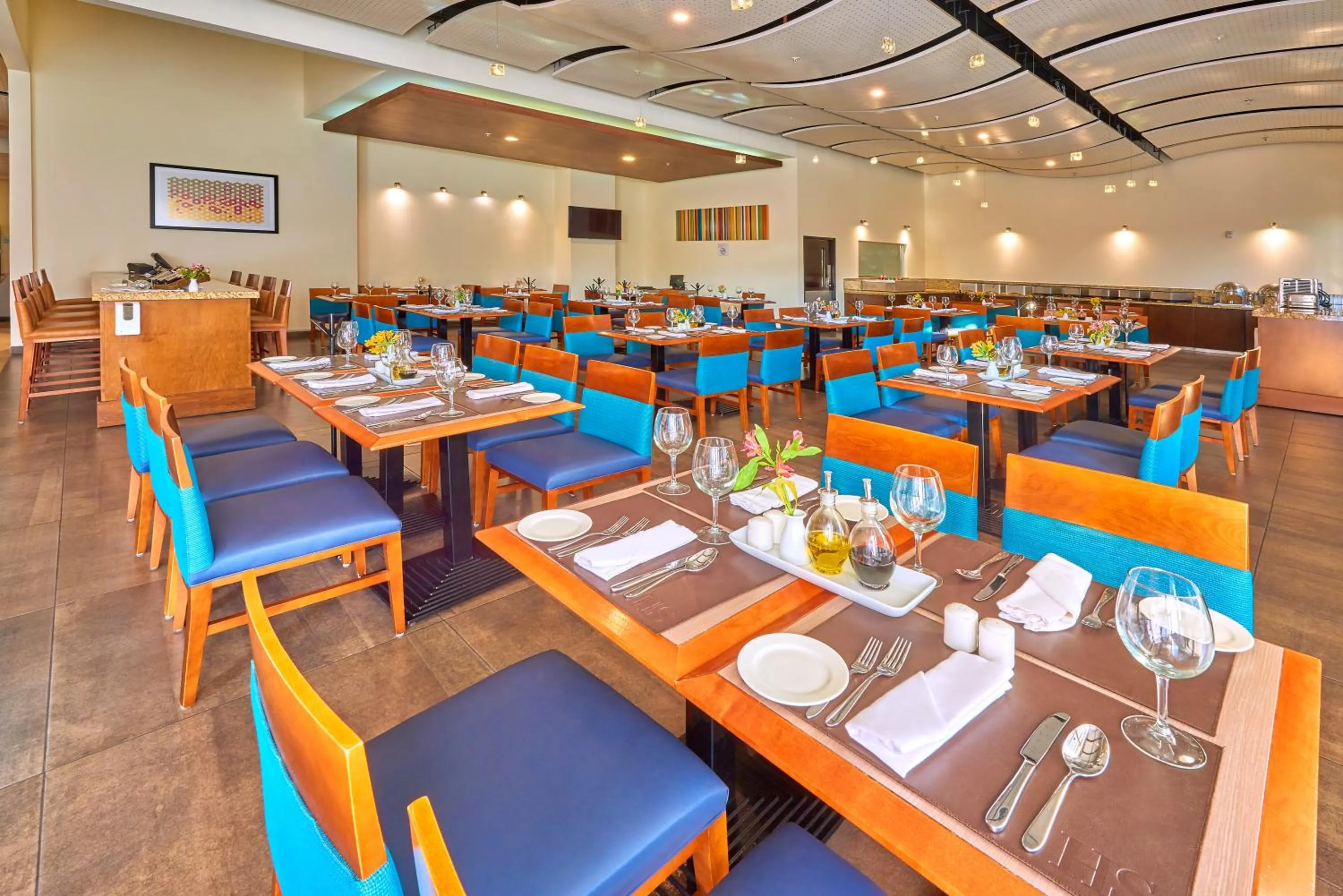 Restaurant/places to eat in Holiday Inn Guadalajara Patria-Universidad by IHG