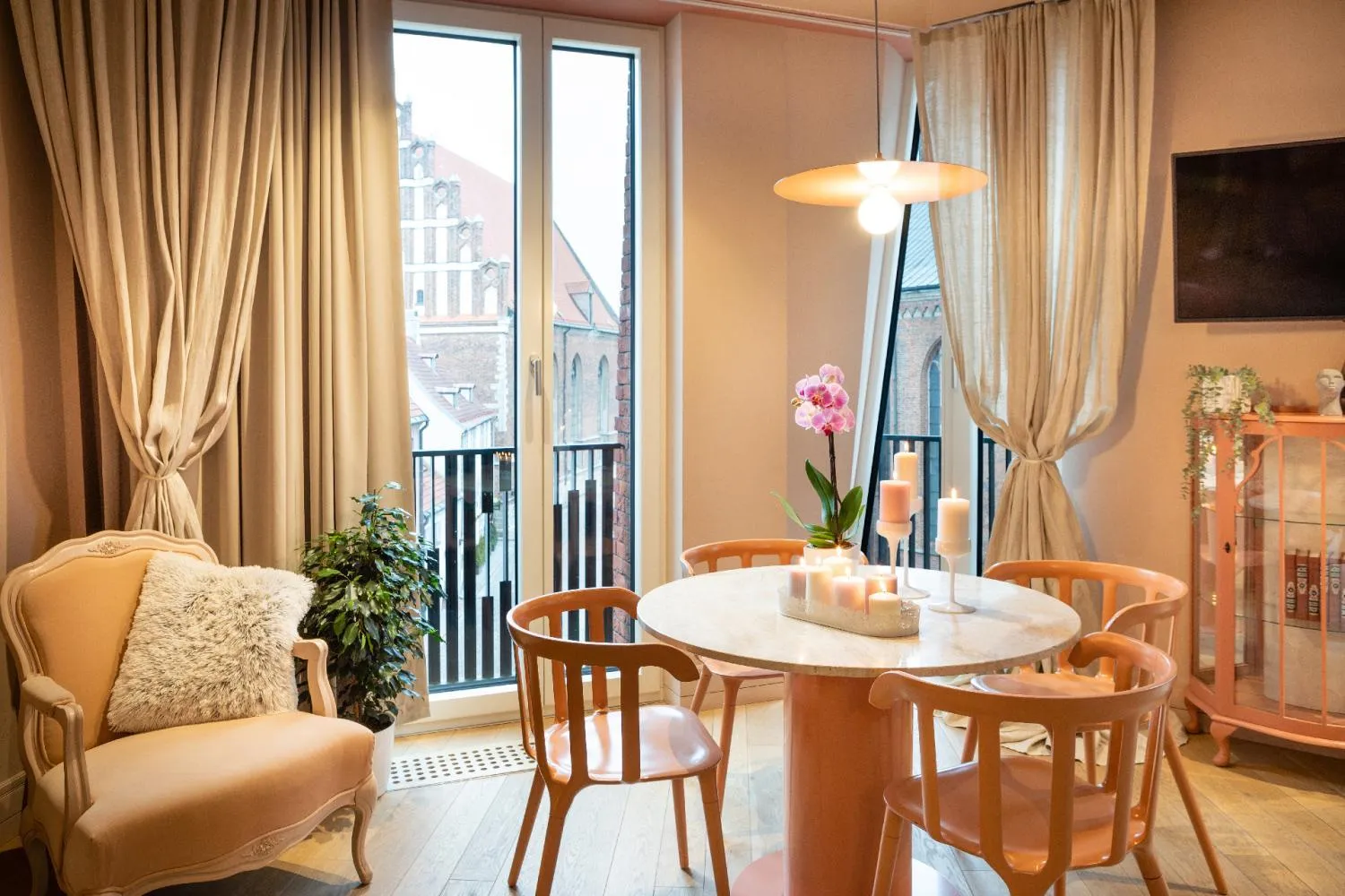 TV and multimedia in Redstone Apartments