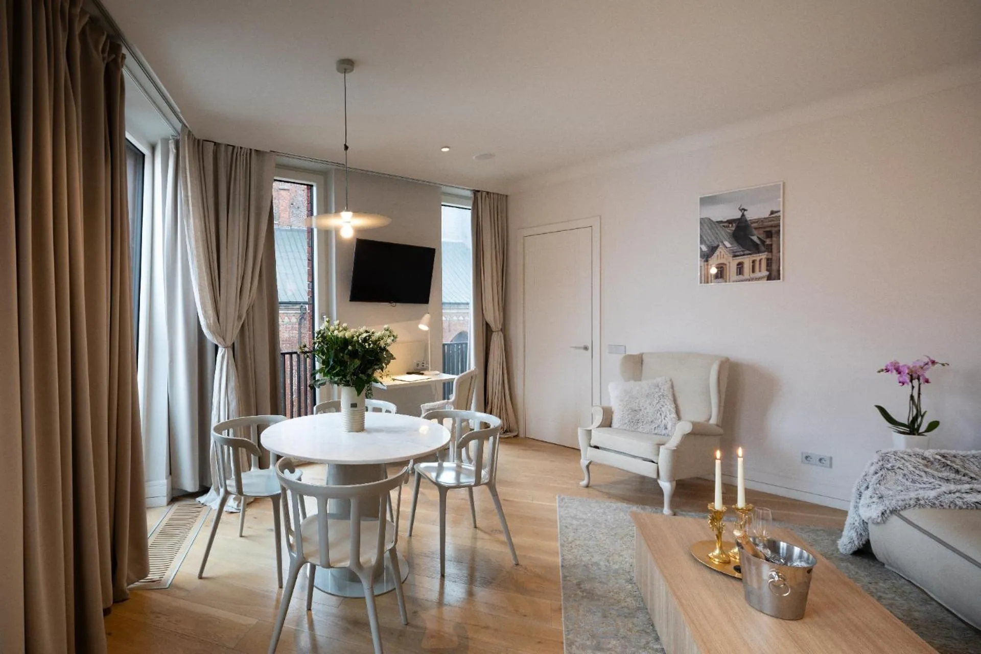 Seating area in Redstone Apartments