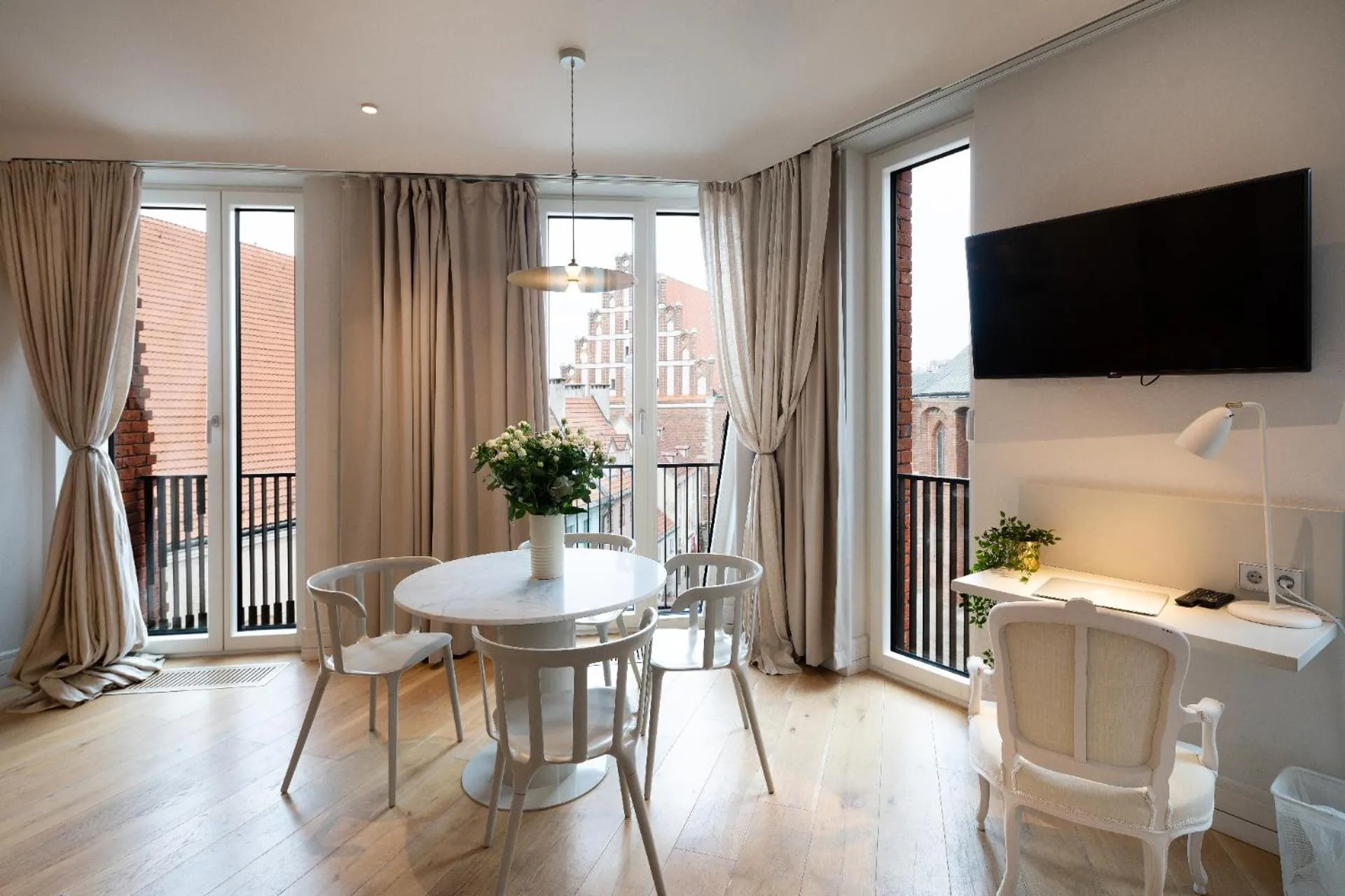 TV and multimedia in Redstone Apartments