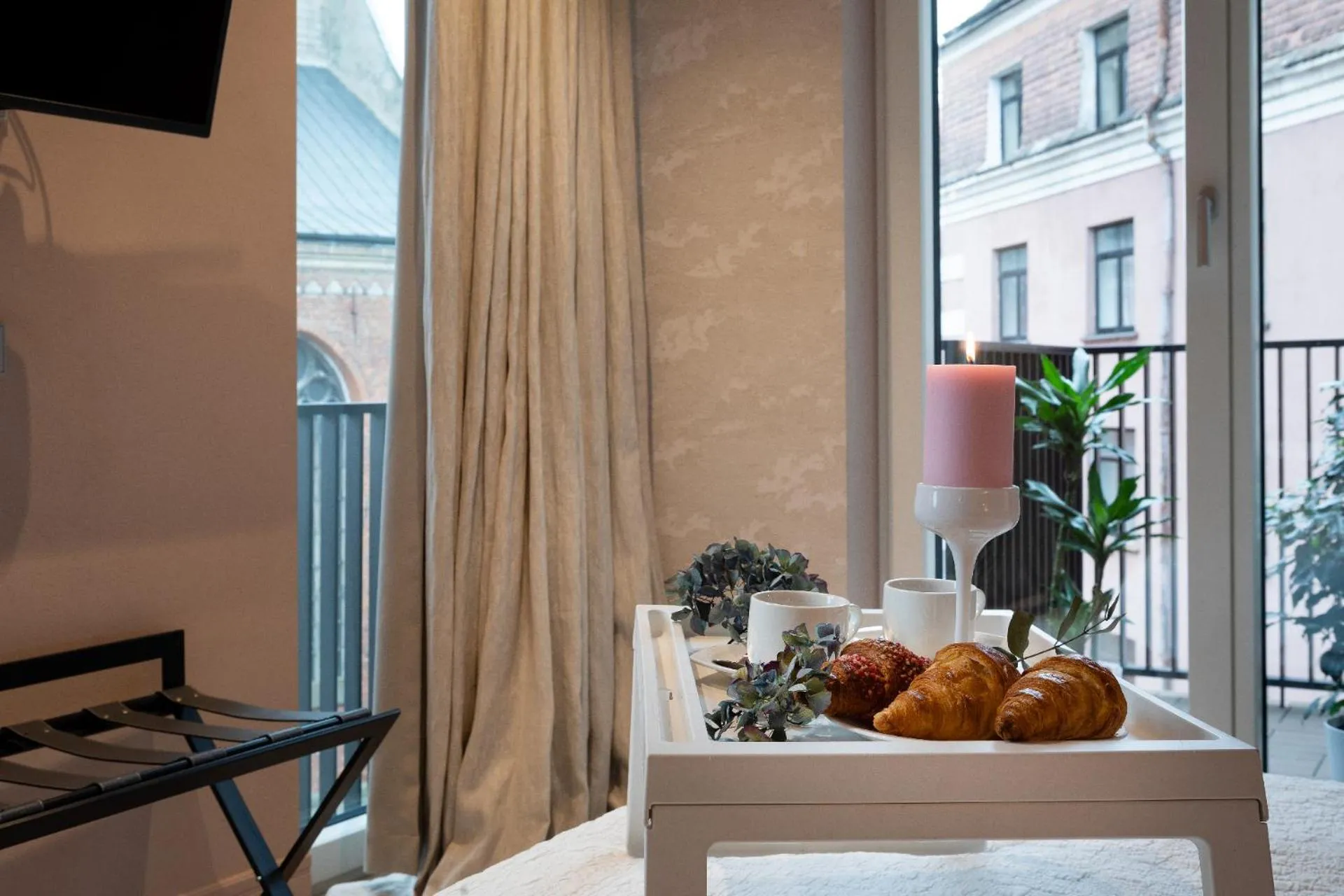 TV and multimedia in Redstone Apartments