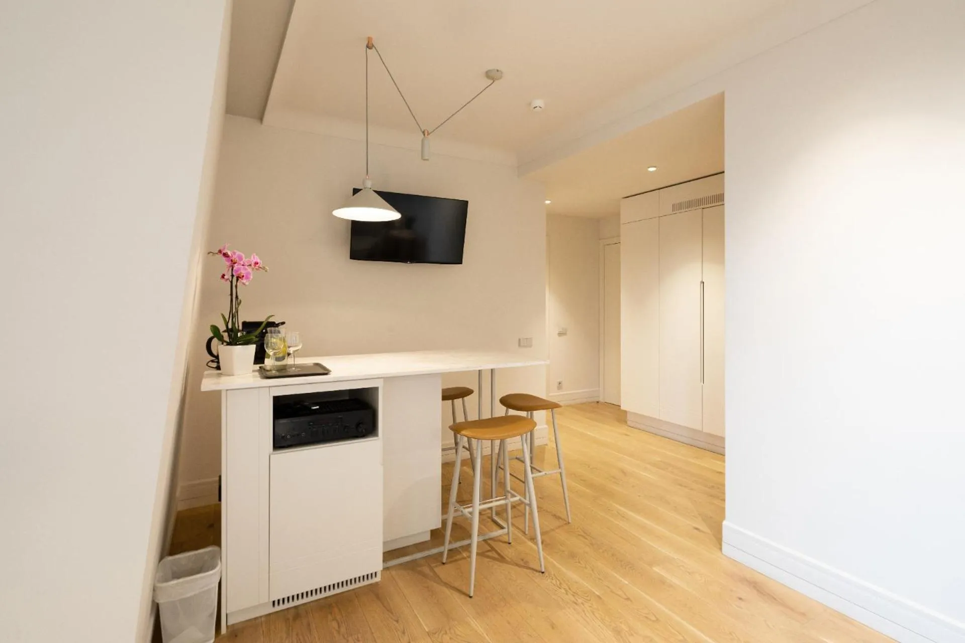 TV and multimedia in Redstone Apartments