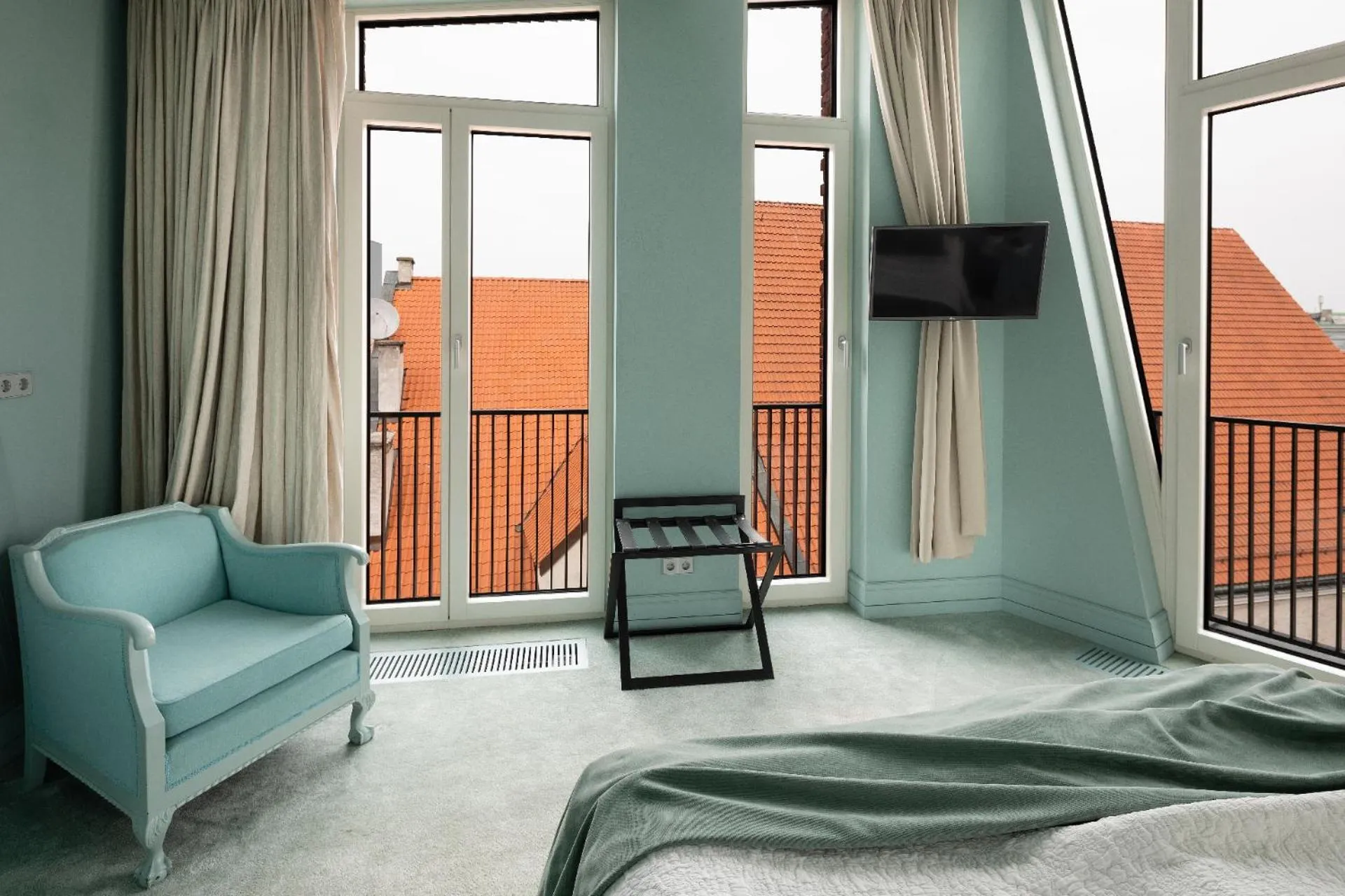 TV and multimedia, Bed in Redstone Apartments