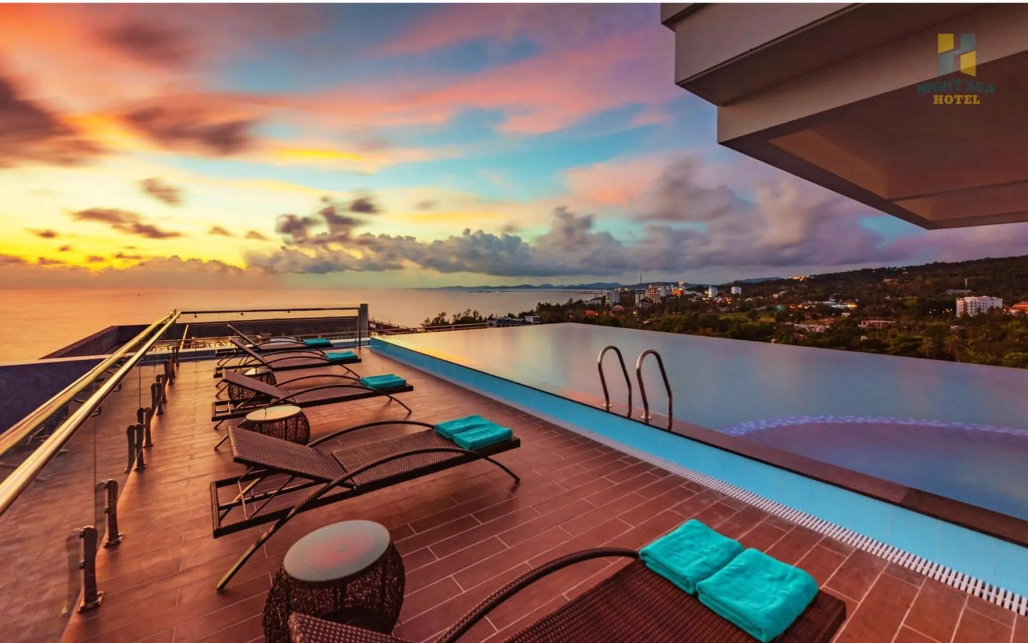 Property building in NIGHT SEA HOTEL