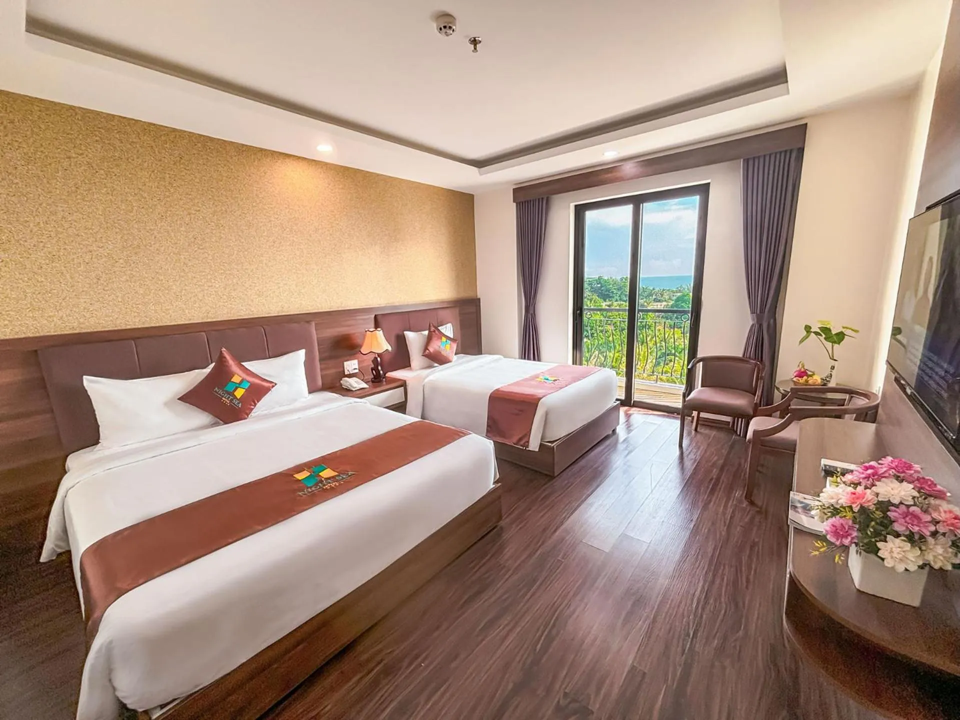 Bed in NIGHT SEA HOTEL