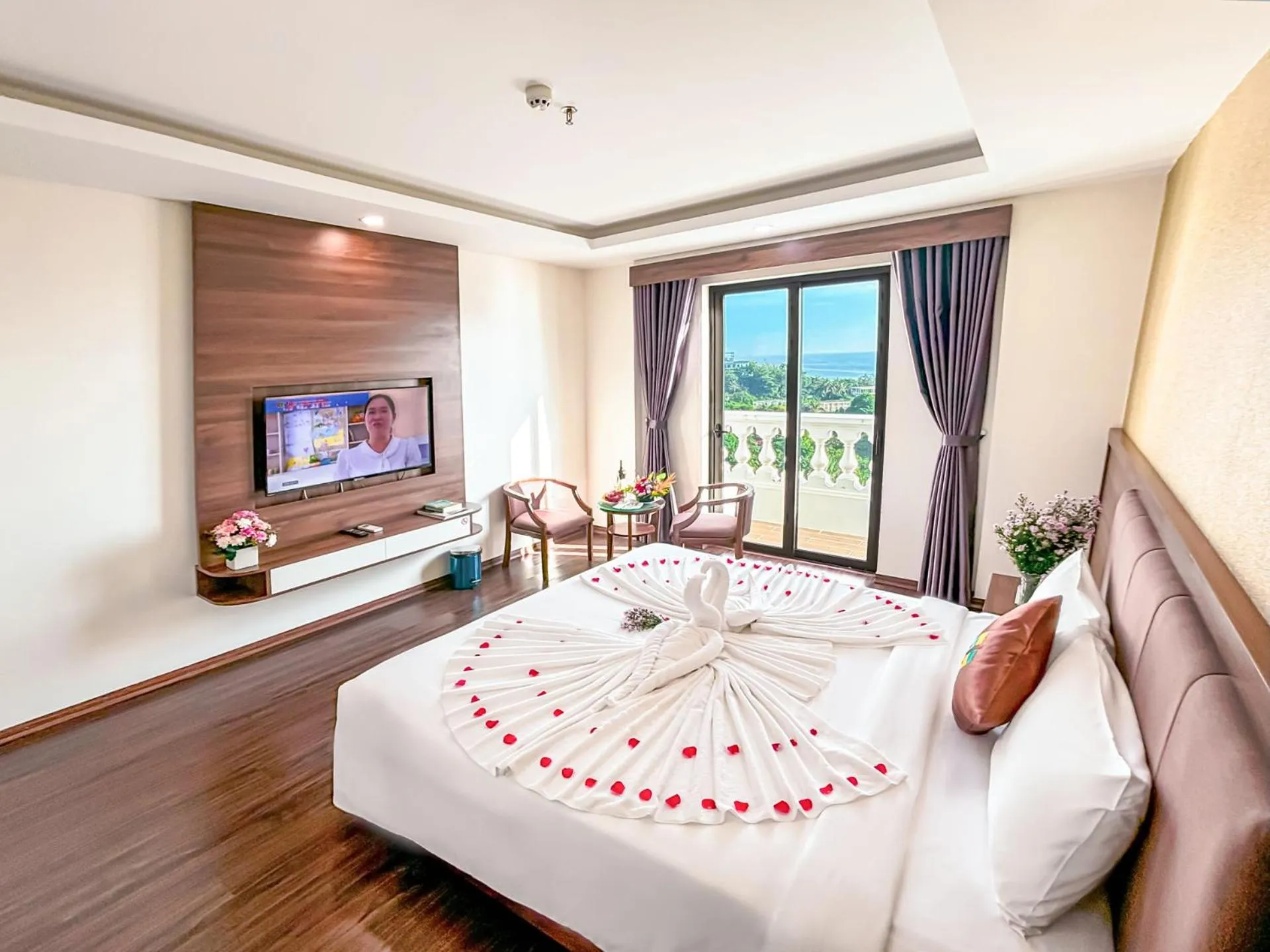 Communal lounge/ TV room, Bed in NIGHT SEA HOTEL