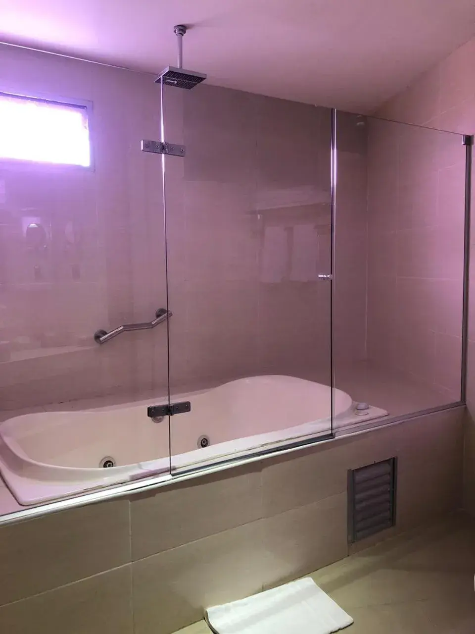 King Suite with Whirlpool and City View - Non-Smoking in Radisson Diamond Barranquilla King Suite with Whirlpool and City View - Non-Smoking in Radisson Diamond Barranquilla