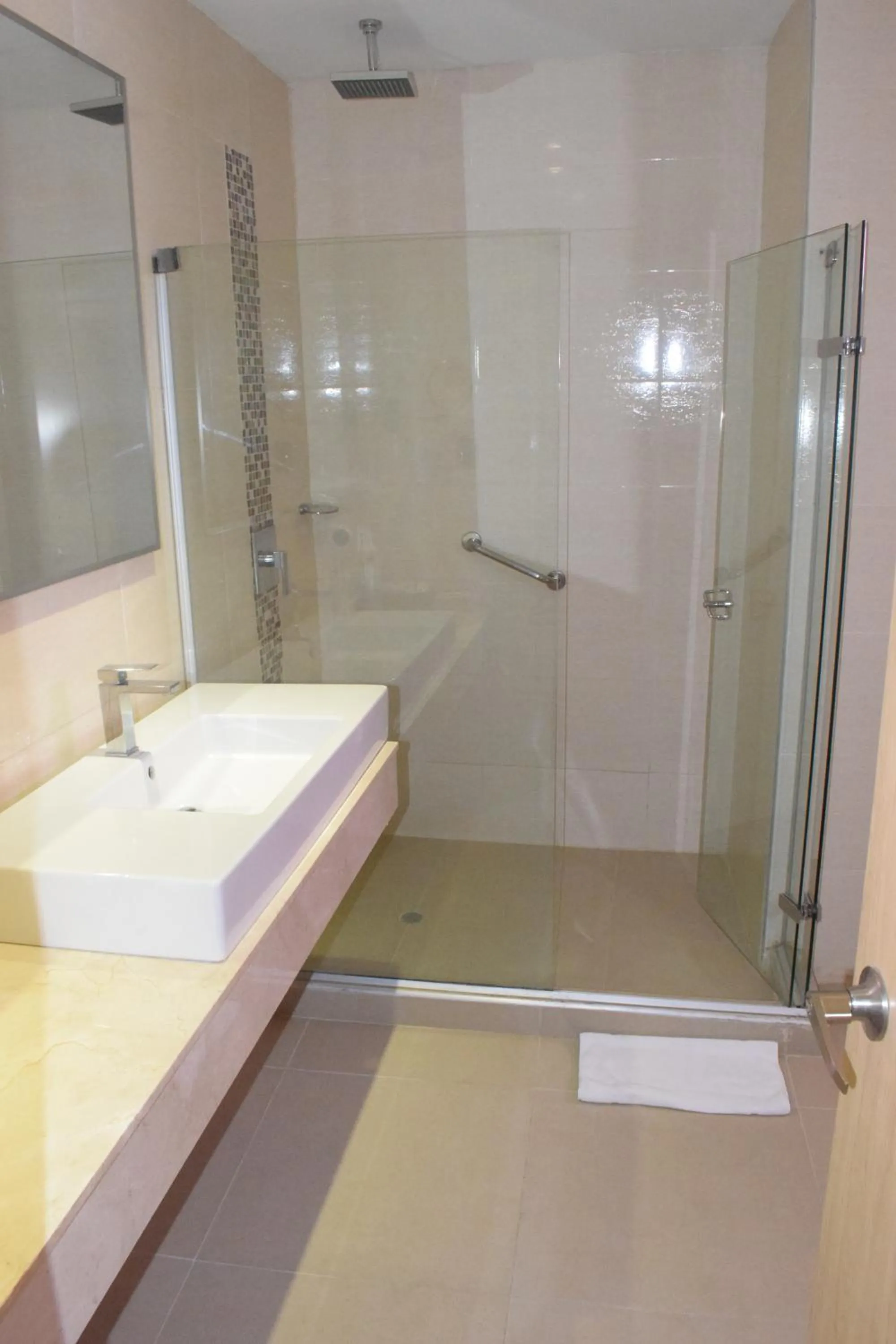 Bathroom in Radisson Diamond Barranquilla