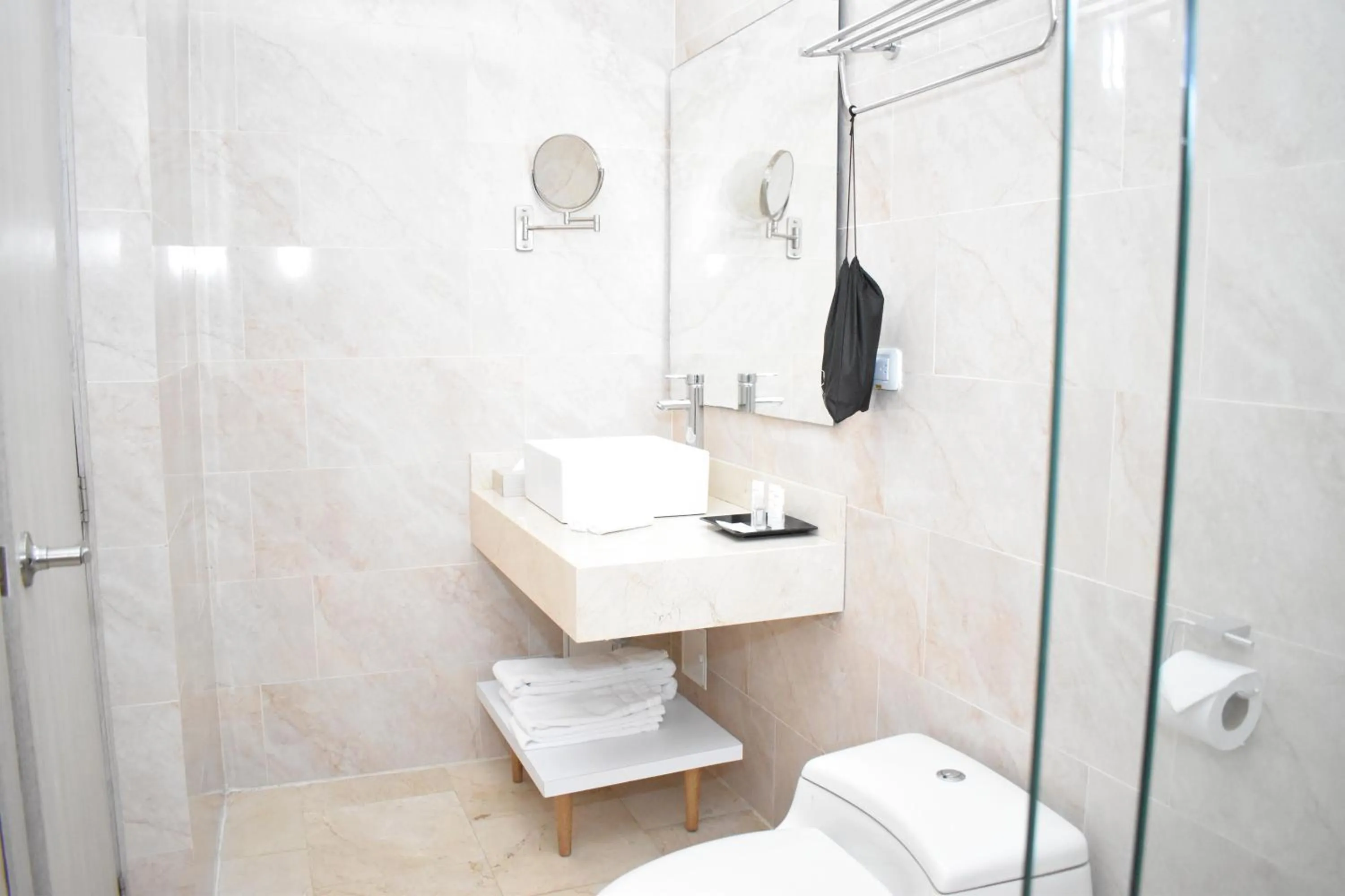 Bathroom in Radisson Diamond Barranquilla