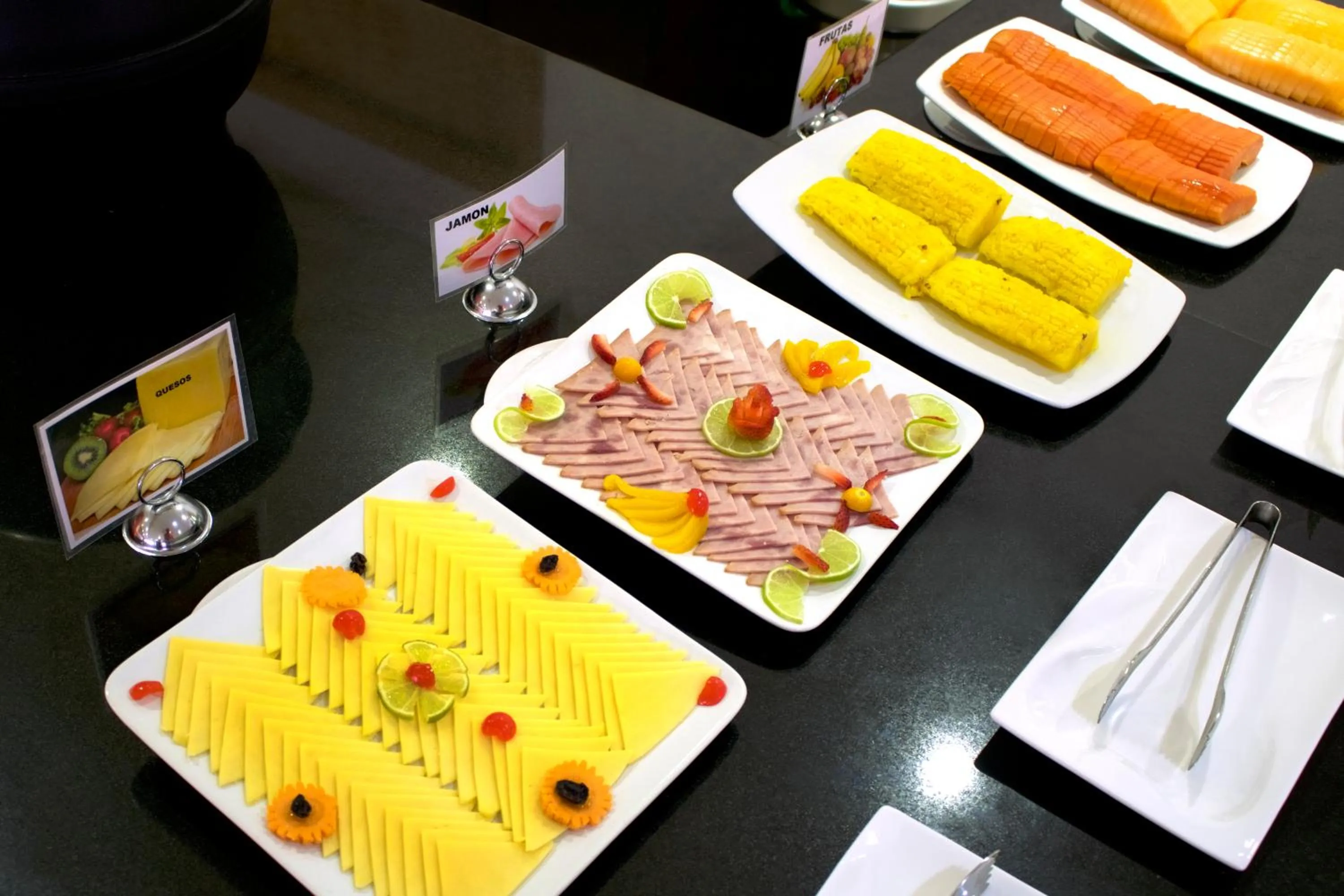 Buffet breakfast in Radisson Diamond Barranquilla