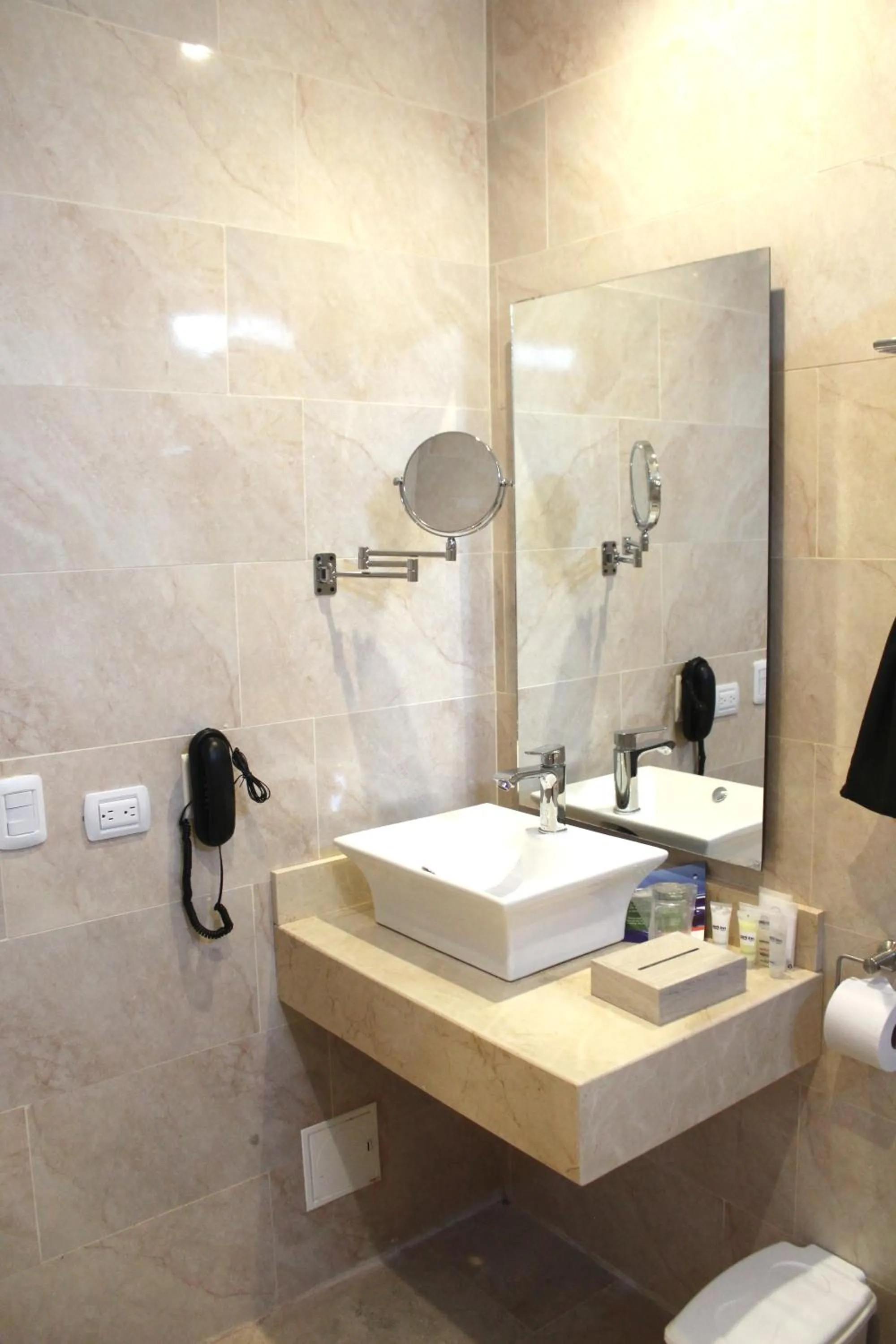 Bathroom in Radisson Diamond Barranquilla