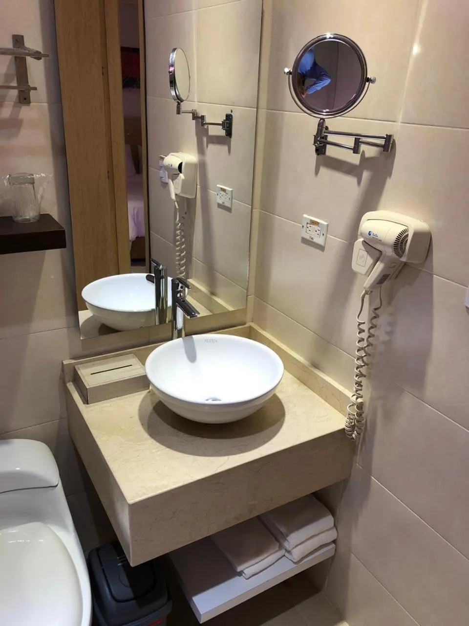 Bathroom in Radisson Diamond Barranquilla