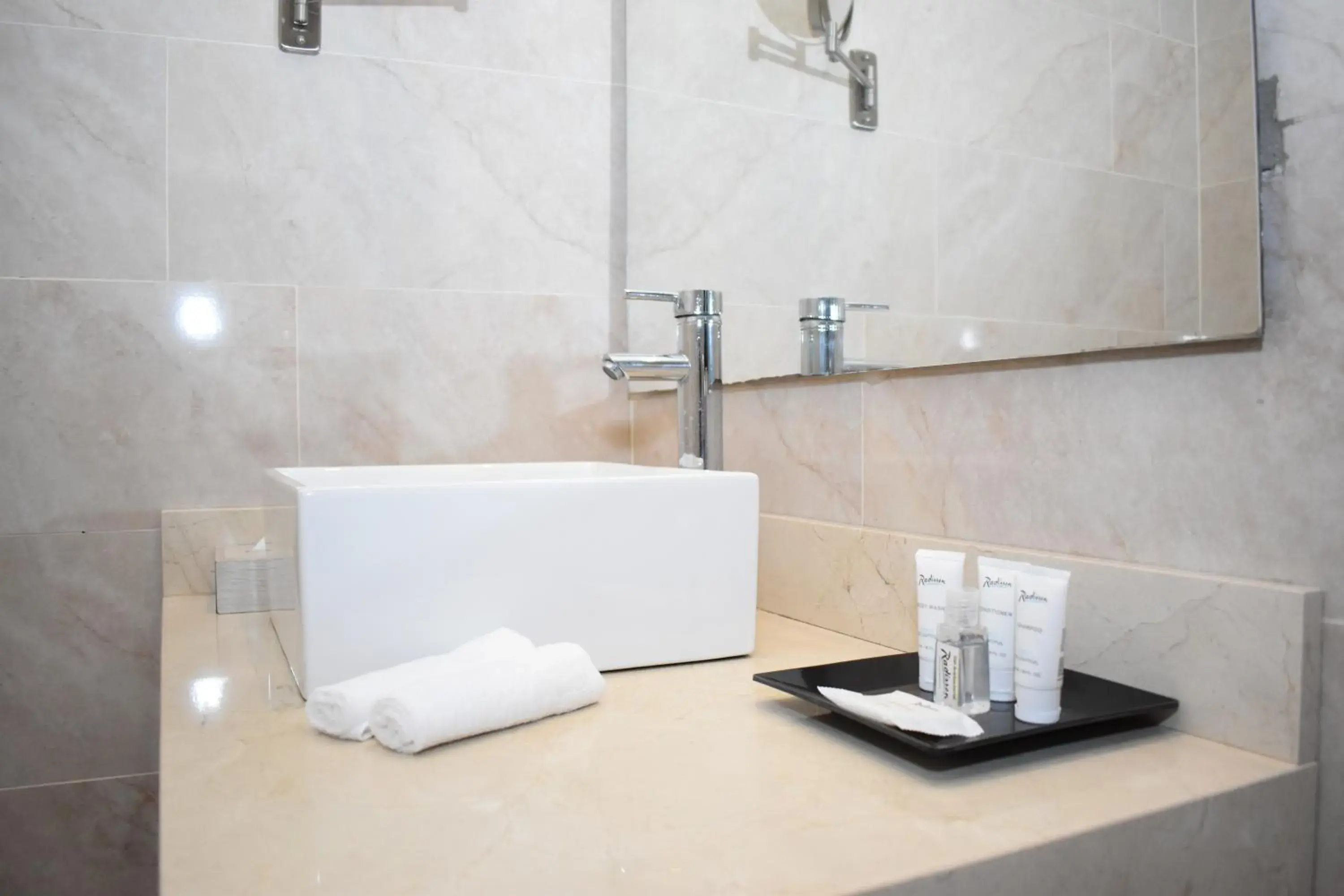 King Studio Suite with City View - Non-Smoking in Radisson Diamond Barranquilla King Studio Suite with City View - Non-Smoking in Radisson Diamond Barranquilla