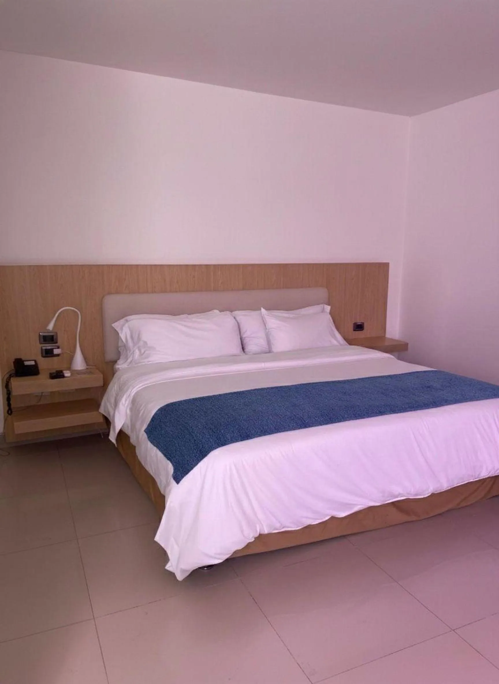 City view, Bed in Radisson Diamond Barranquilla