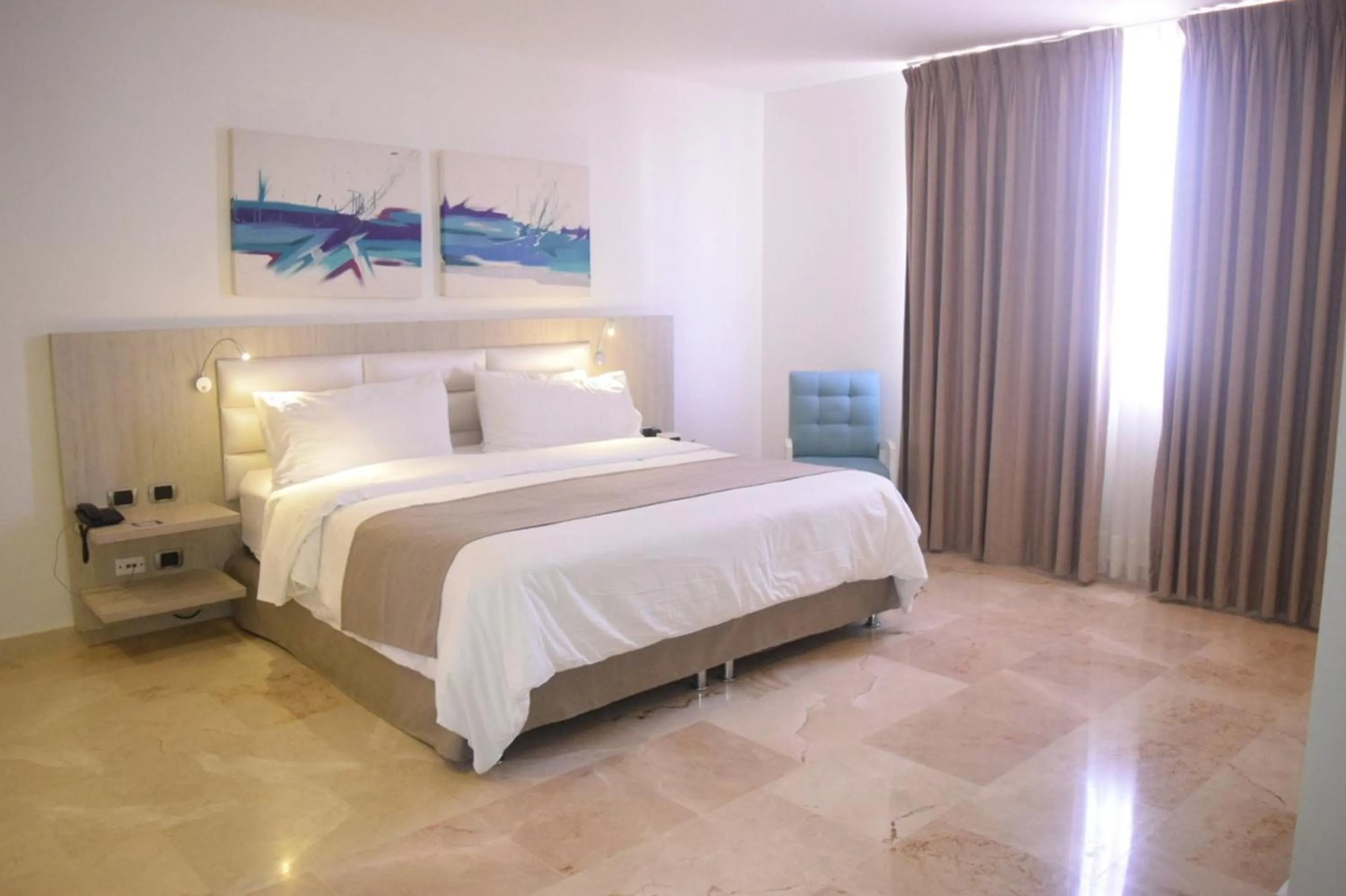 City view, Bed in Radisson Diamond Barranquilla