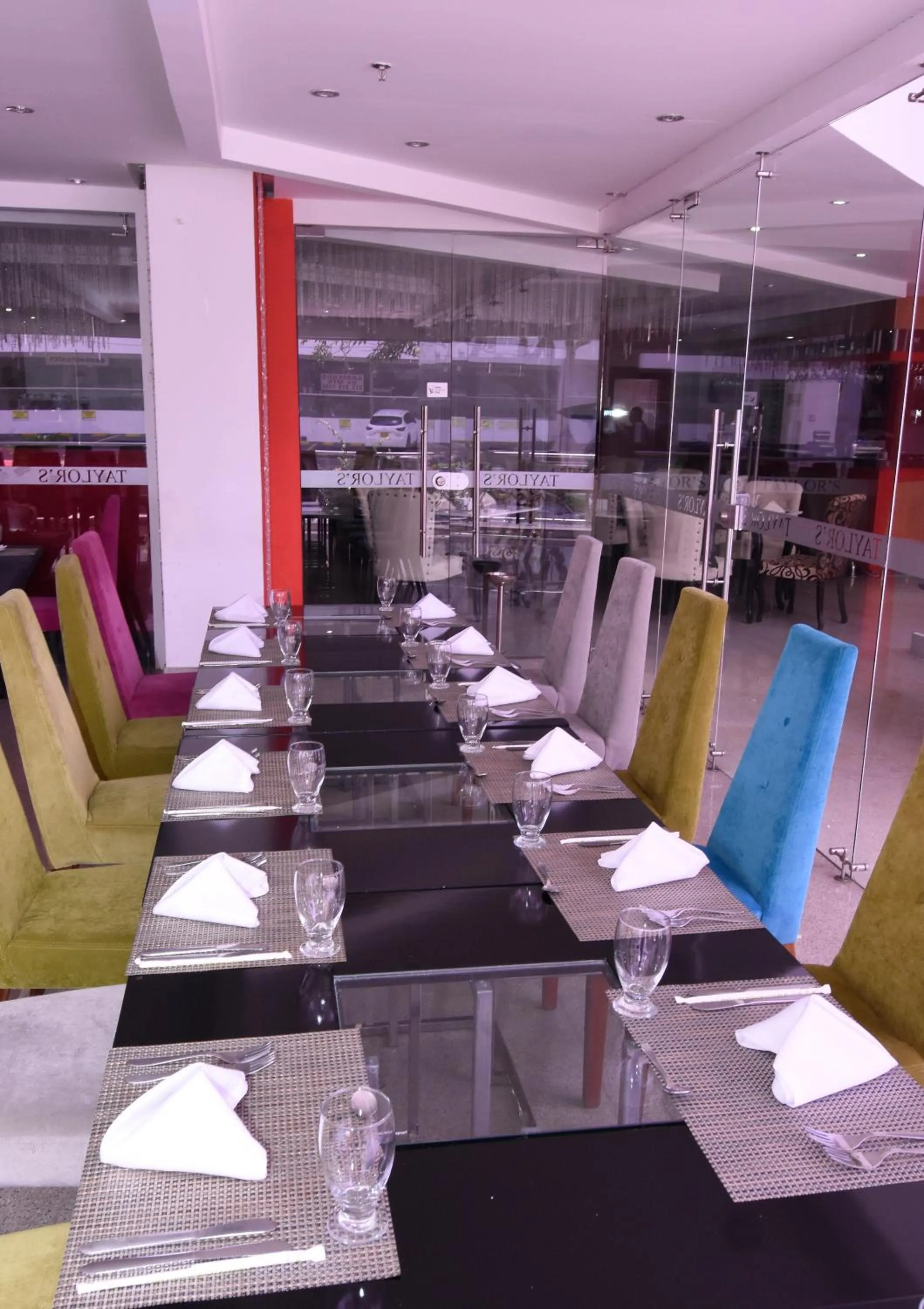 Restaurant/places to eat in Radisson Diamond Barranquilla