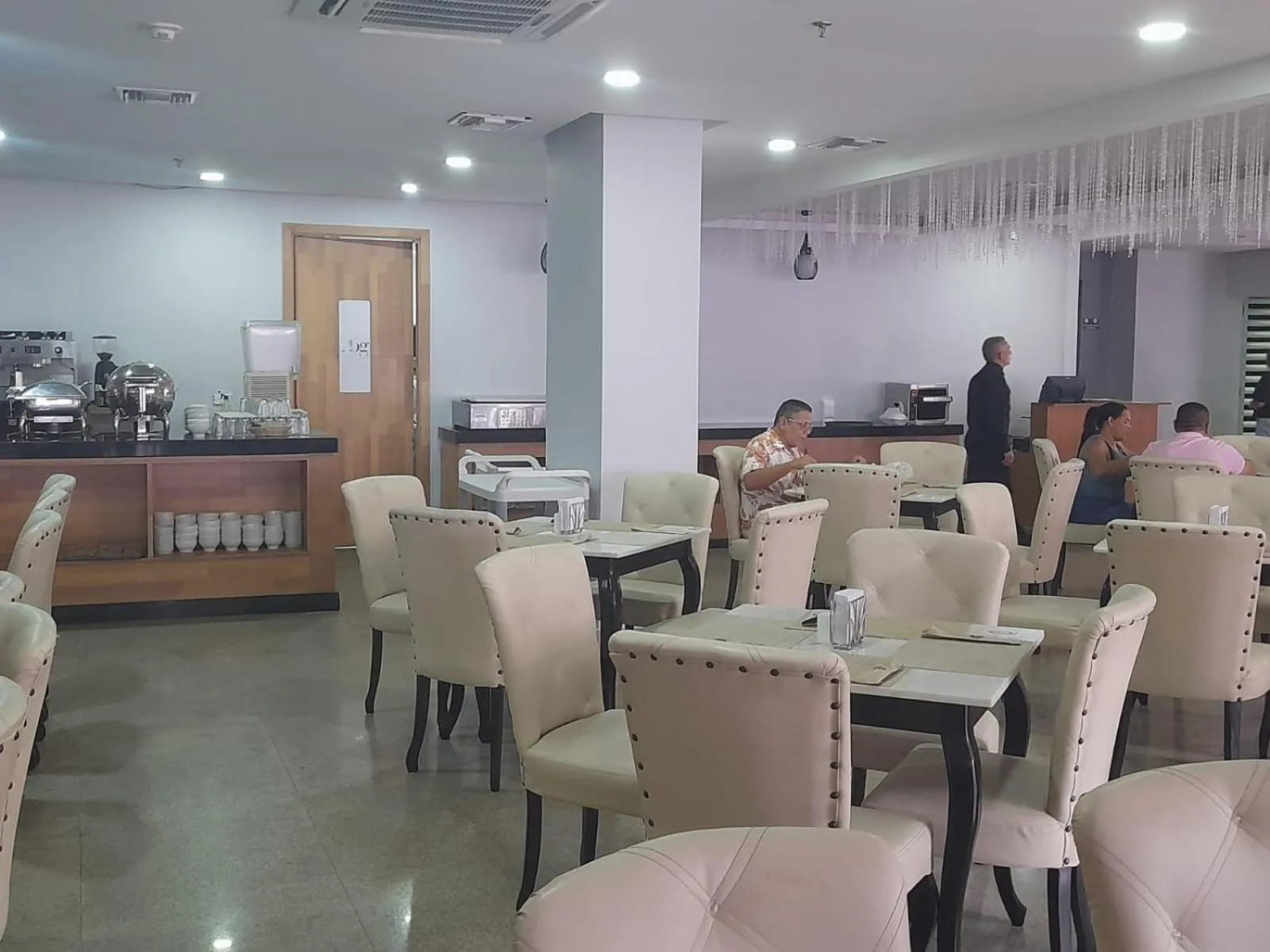 Restaurant/places to eat in Radisson Diamond Barranquilla