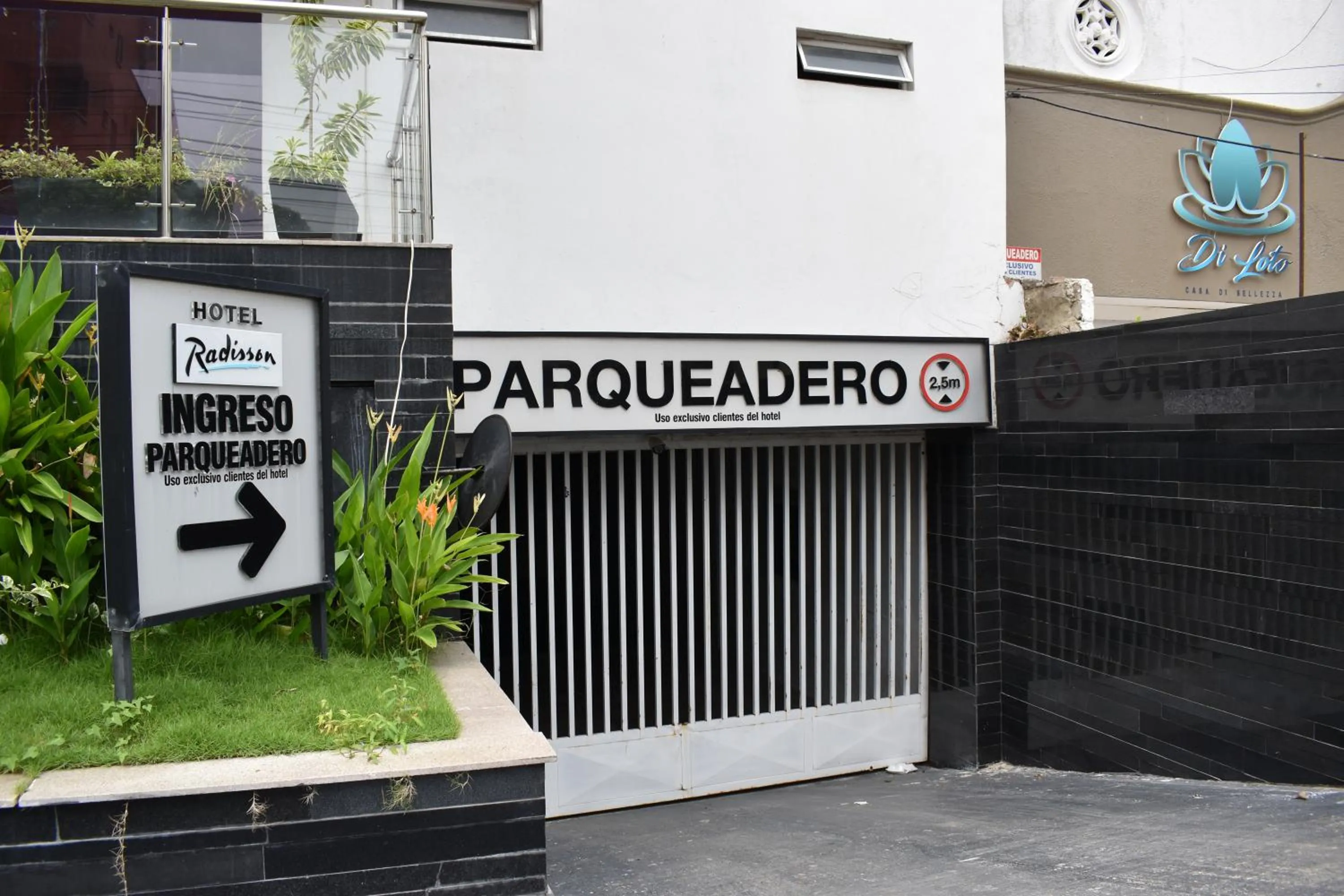 Property building in Radisson Diamond Barranquilla