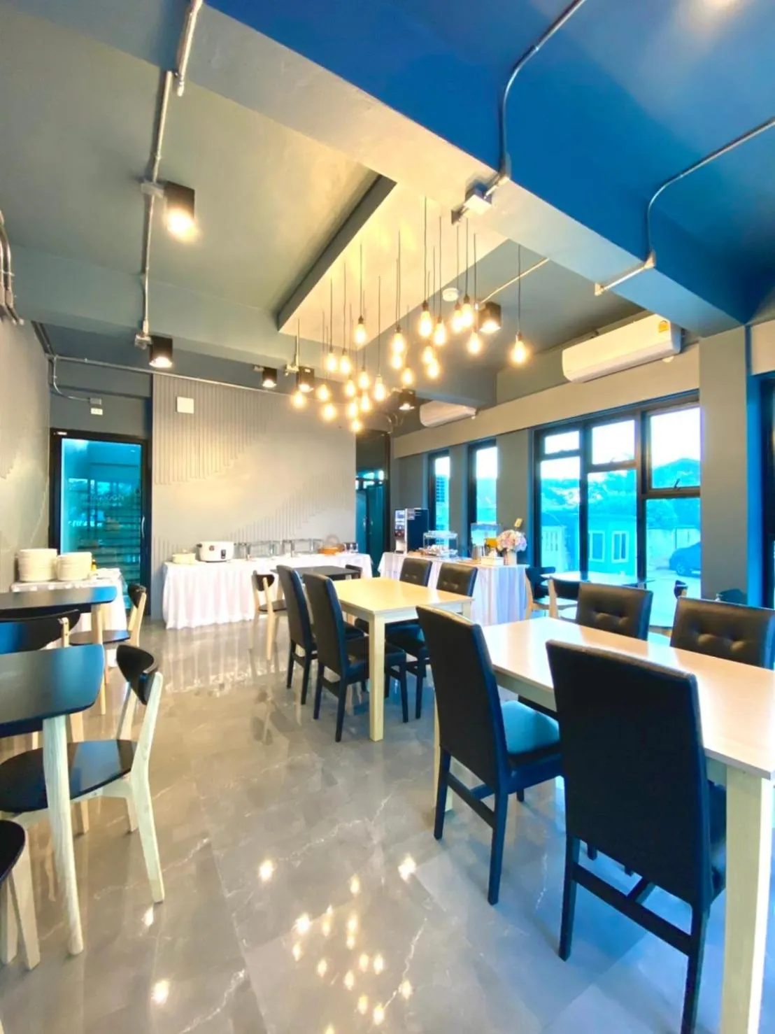 Restaurant/places to eat in ABIZZ Hotel KwanPhayao