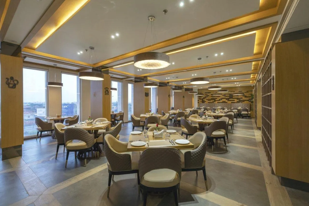 Restaurant/places to eat in Sarovar Portico Morbi