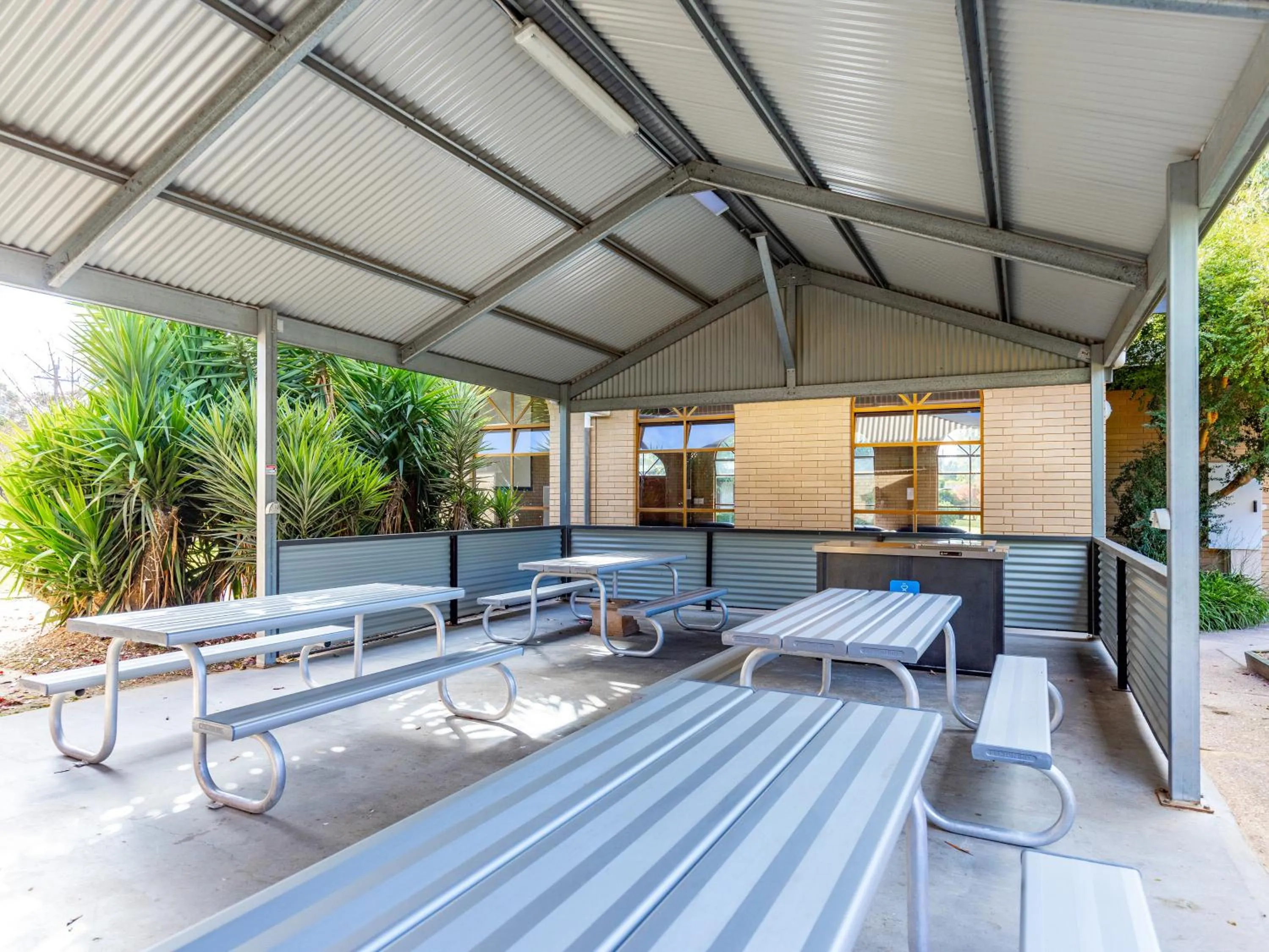 BBQ facilities in NRMA Halls Gap Holiday Park