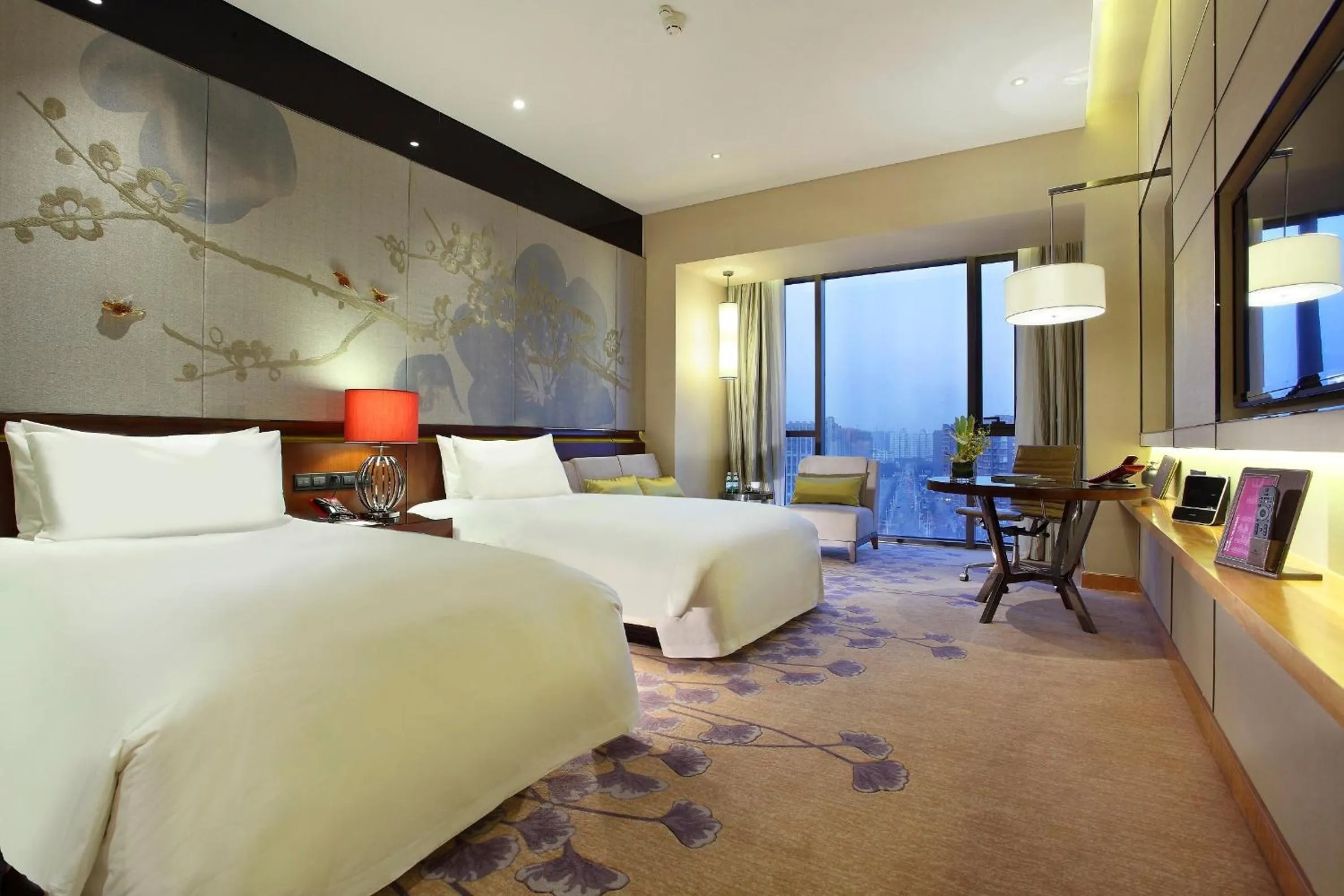 Photo of the whole room, Bed in Crowne Plaza Chengdu West by IHG