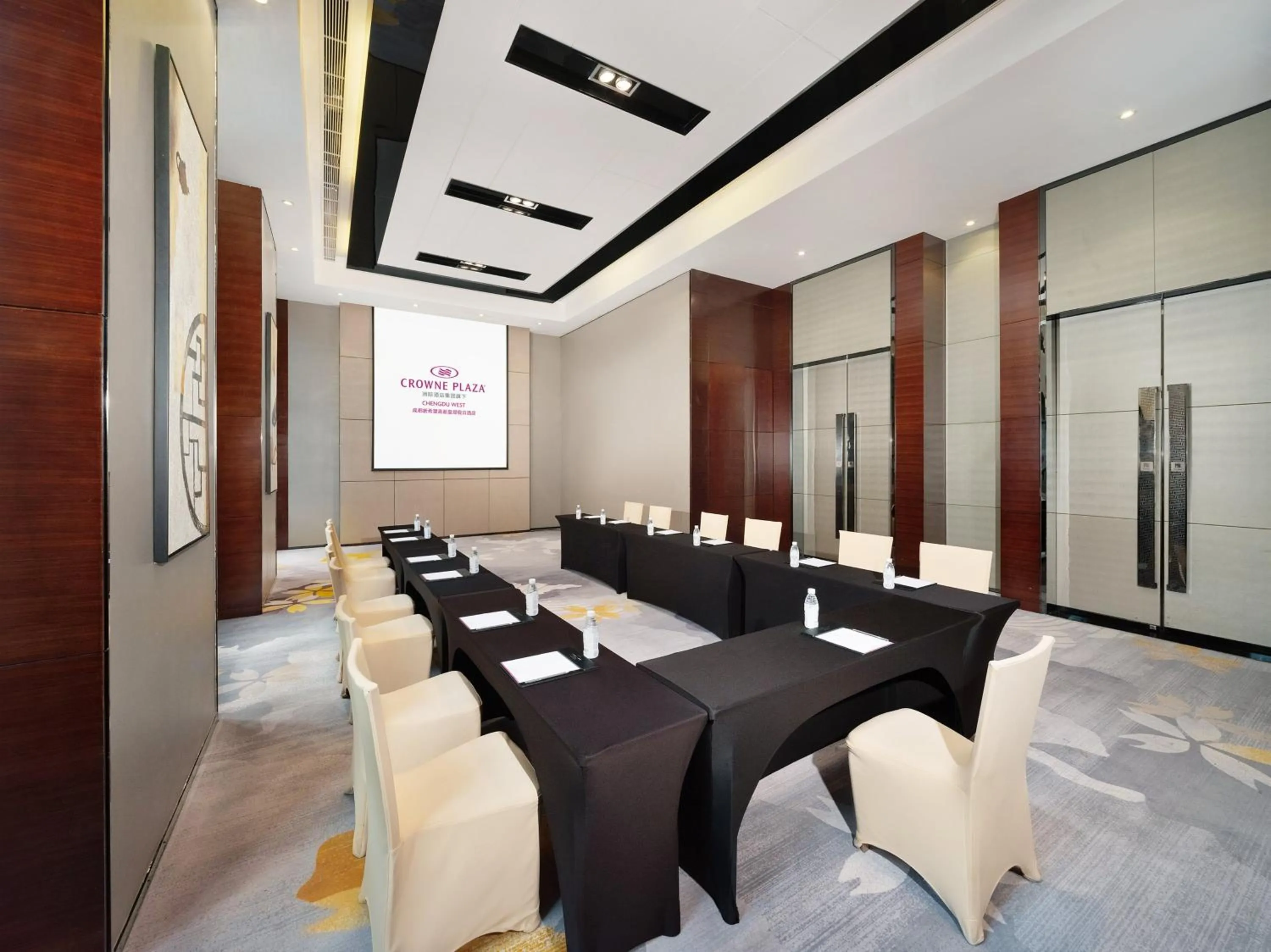 Meeting/conference room in Crowne Plaza Chengdu West by IHG