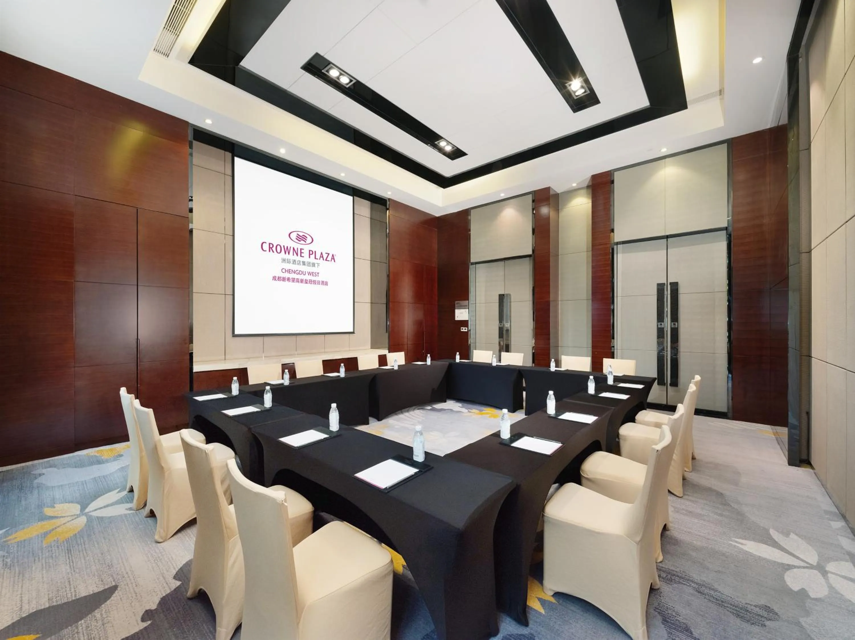 Meeting/conference room in Crowne Plaza Chengdu West by IHG