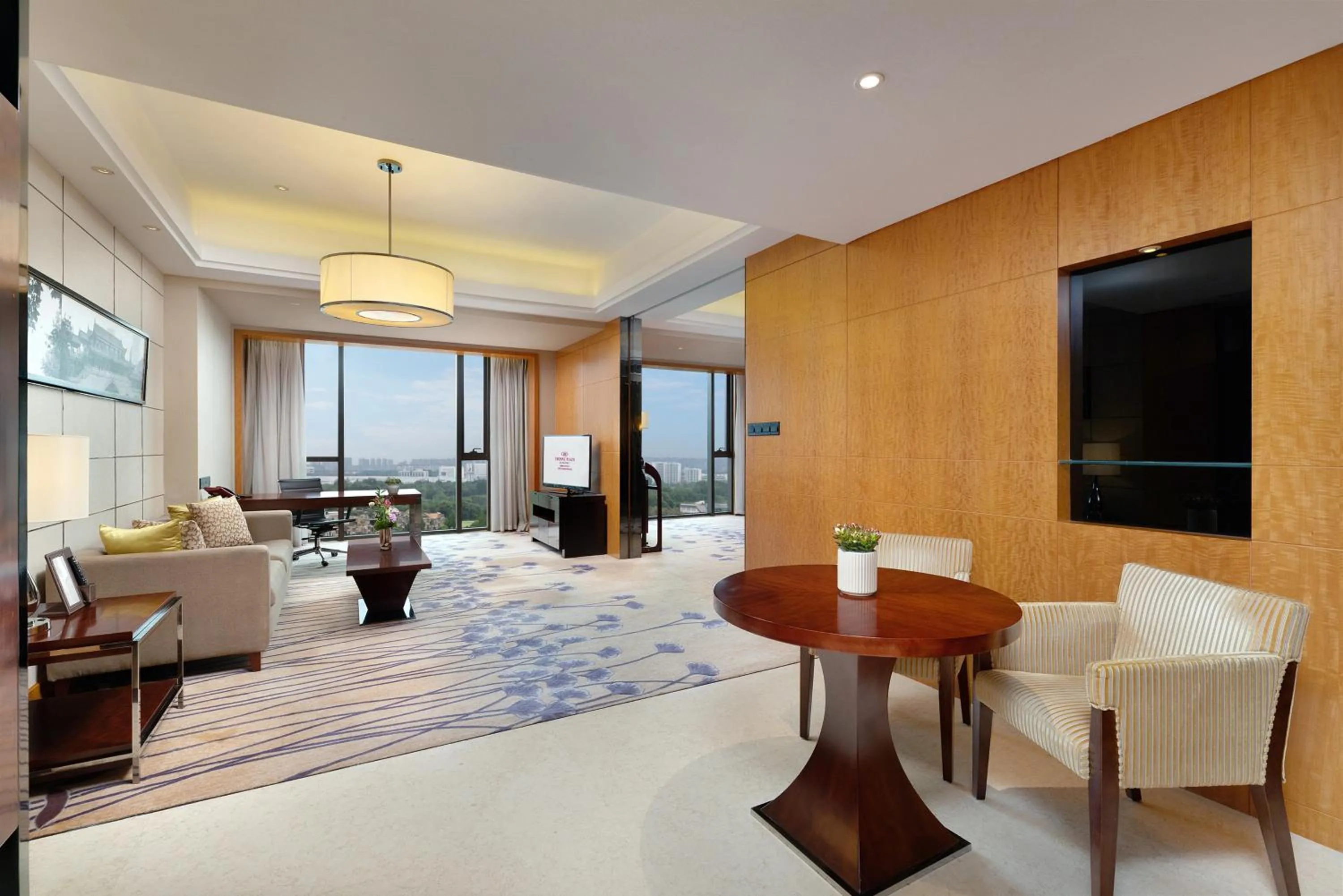 TV and multimedia in Crowne Plaza Chengdu West by IHG