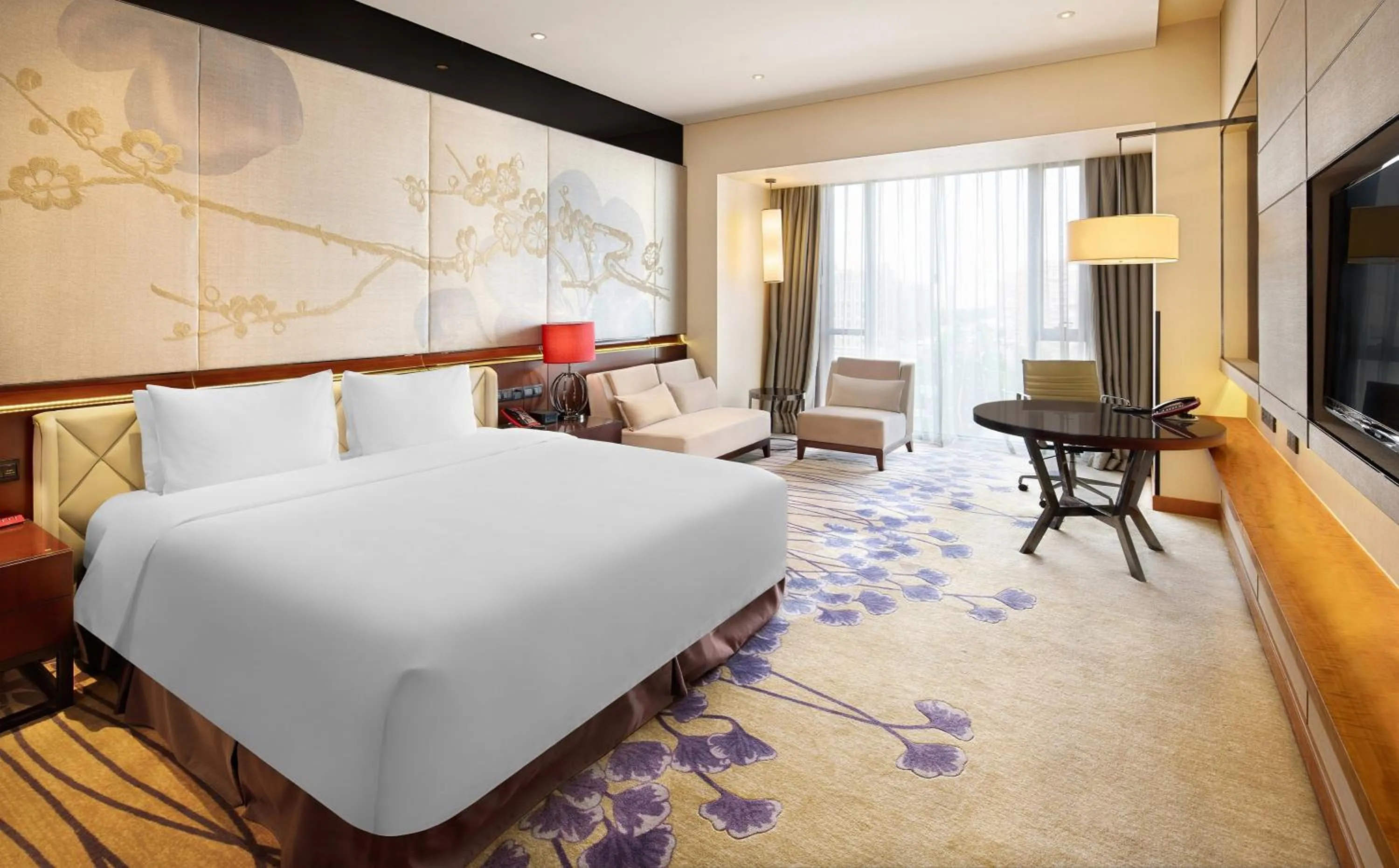 Photo of the whole room, Bed in Crowne Plaza Chengdu West by IHG
