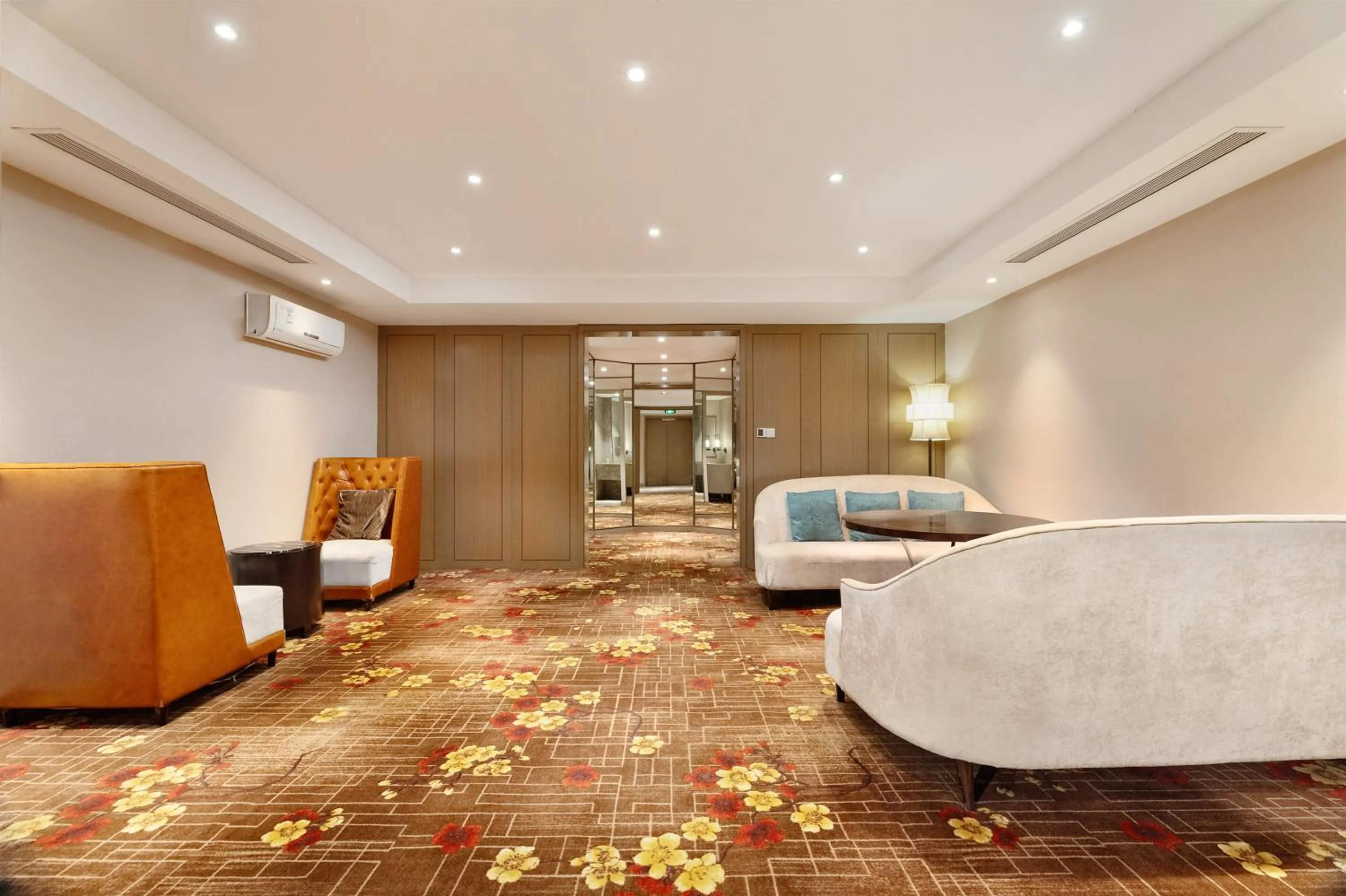 Meeting/conference room in Crowne Plaza Chengdu West by IHG