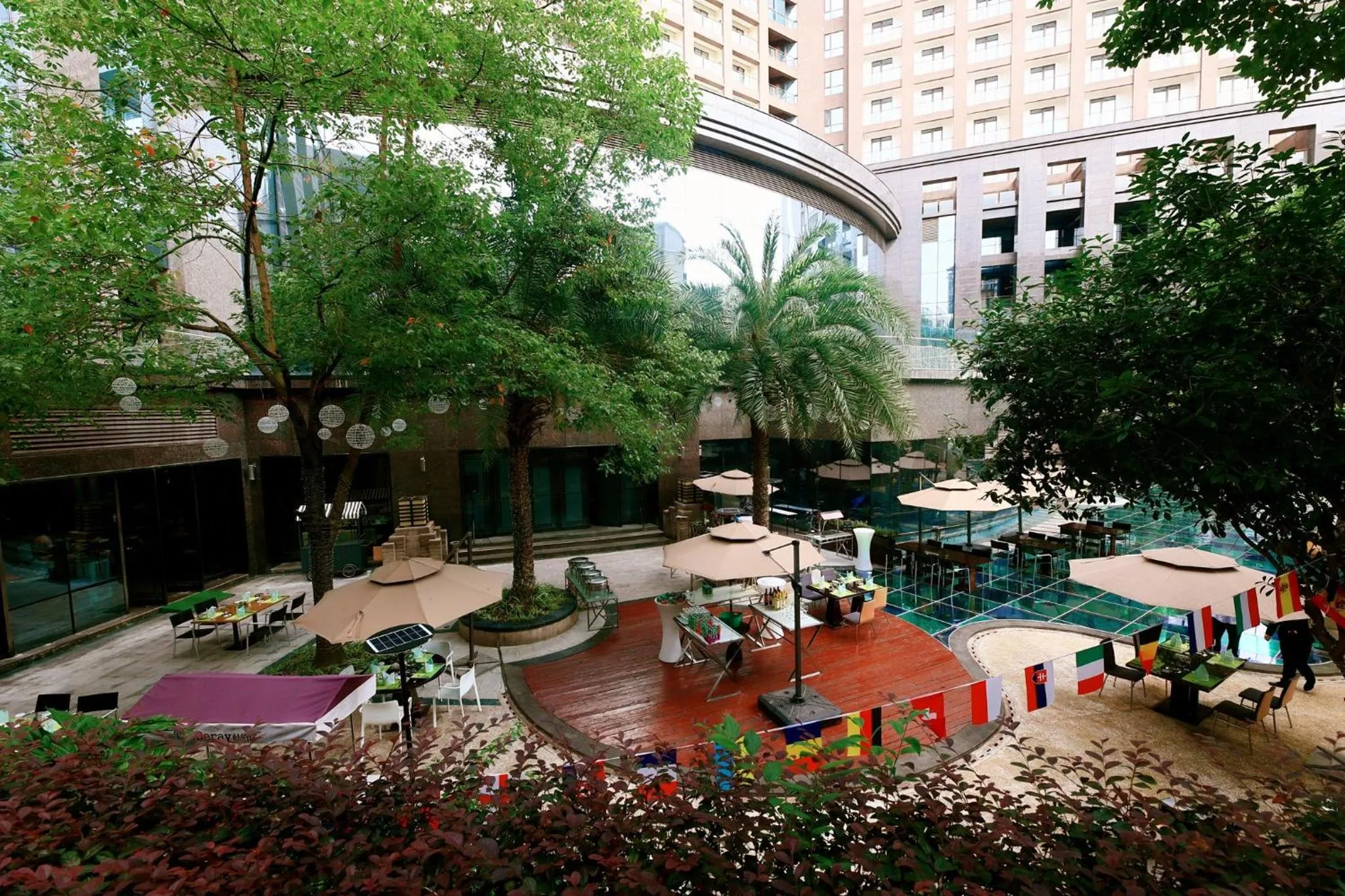 Restaurant/places to eat in Crowne Plaza Chengdu West by IHG