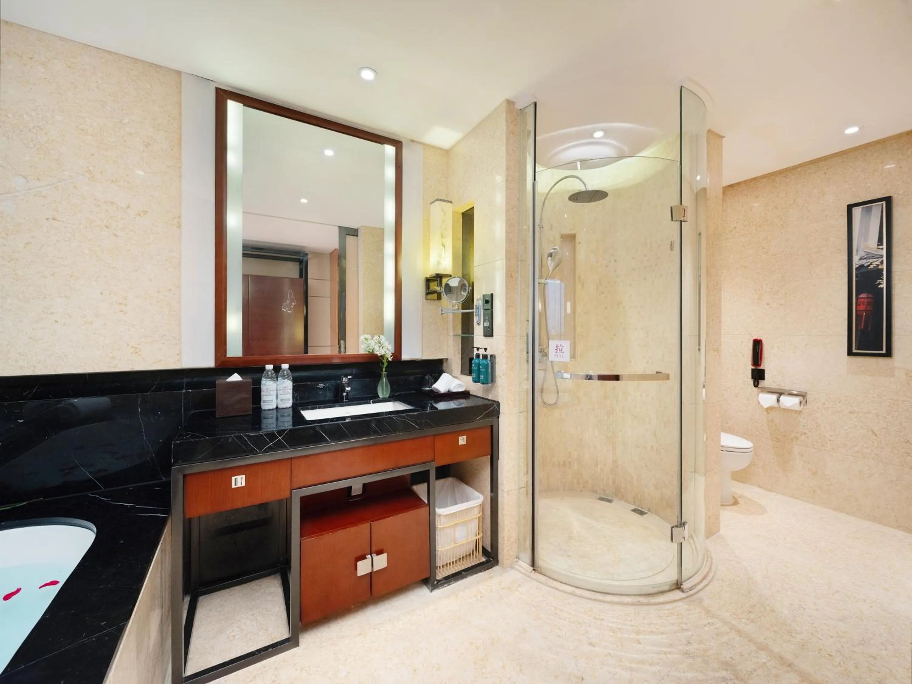 Shower in Crowne Plaza Chengdu West by IHG