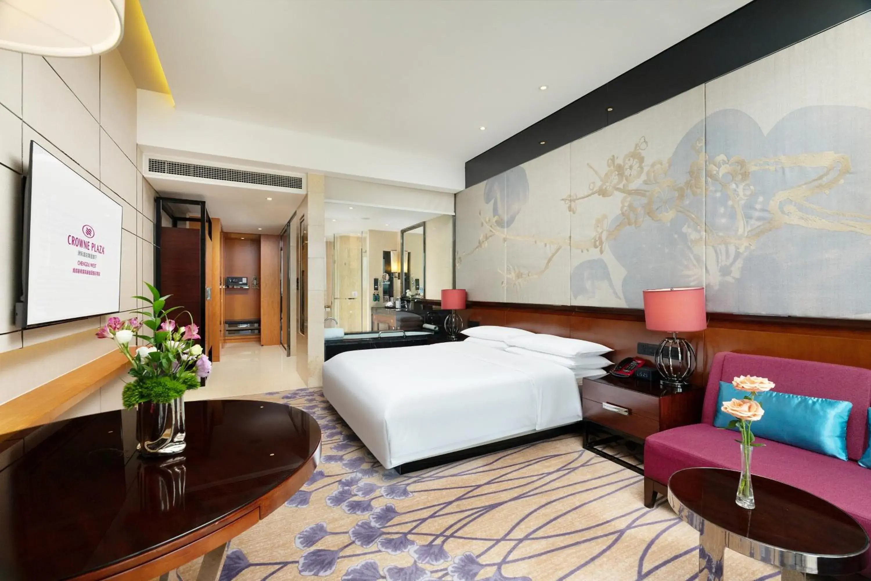 Standard King Room with Balcony in Crowne Plaza Chengdu West by IHG Standard King Room with Balcony in Crowne Plaza Chengdu West by IHG