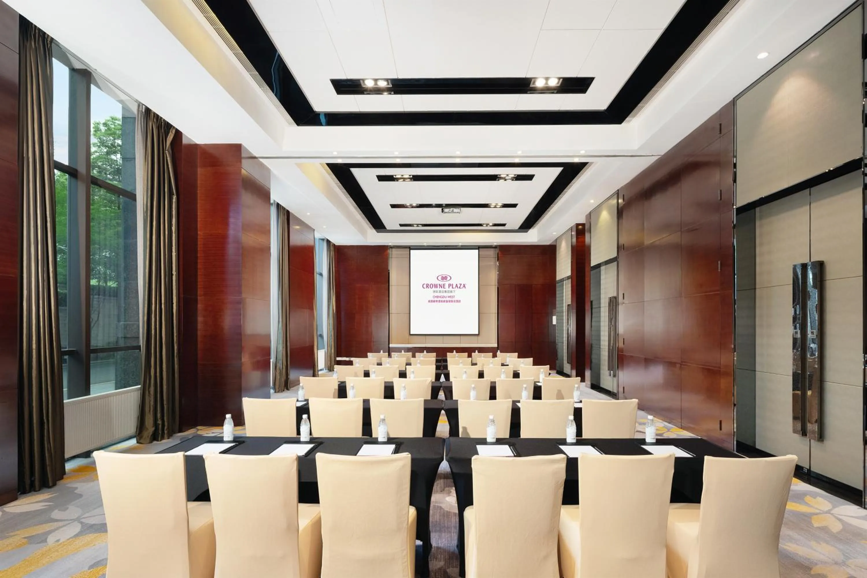 Meeting/conference room in Crowne Plaza Chengdu West by IHG