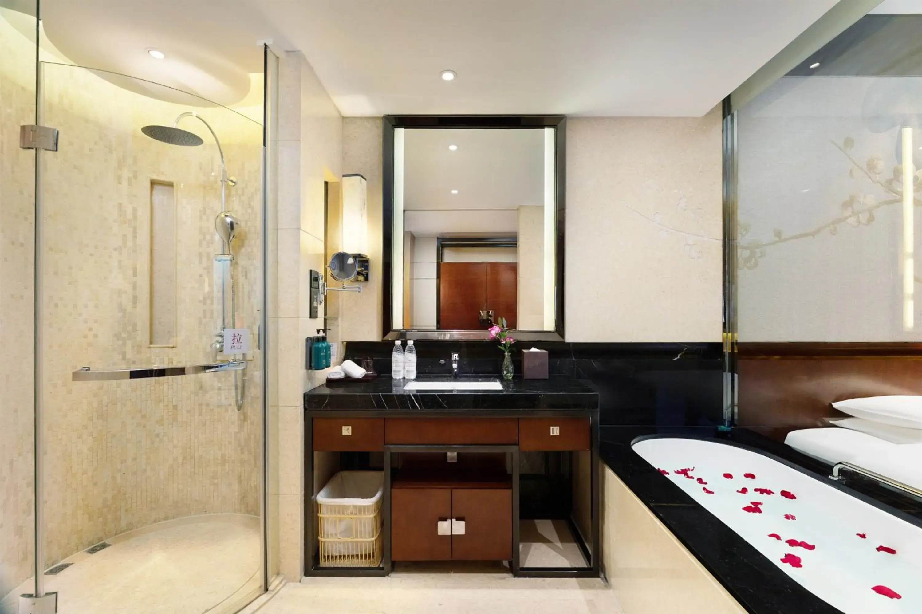 Standard Room in Crowne Plaza Chengdu West by IHG Standard Room in Crowne Plaza Chengdu West by IHG