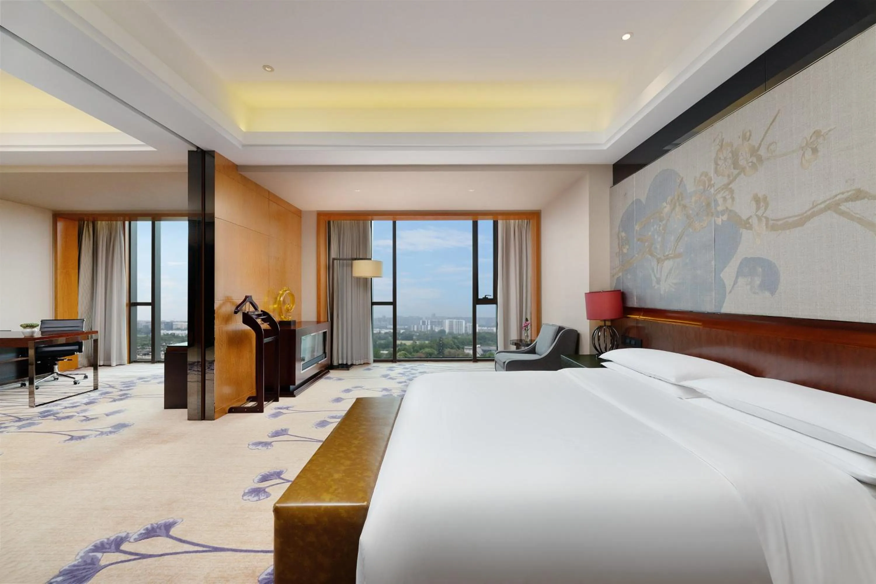 Photo of the whole room, Bed in Crowne Plaza Chengdu West by IHG