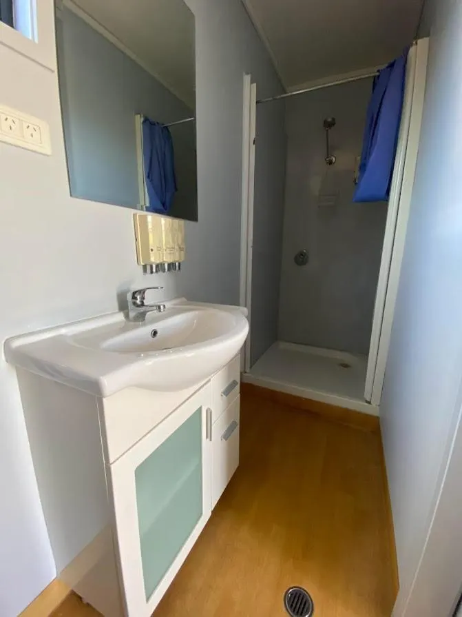 Bathroom in Coal n Cattle Hotel Motel